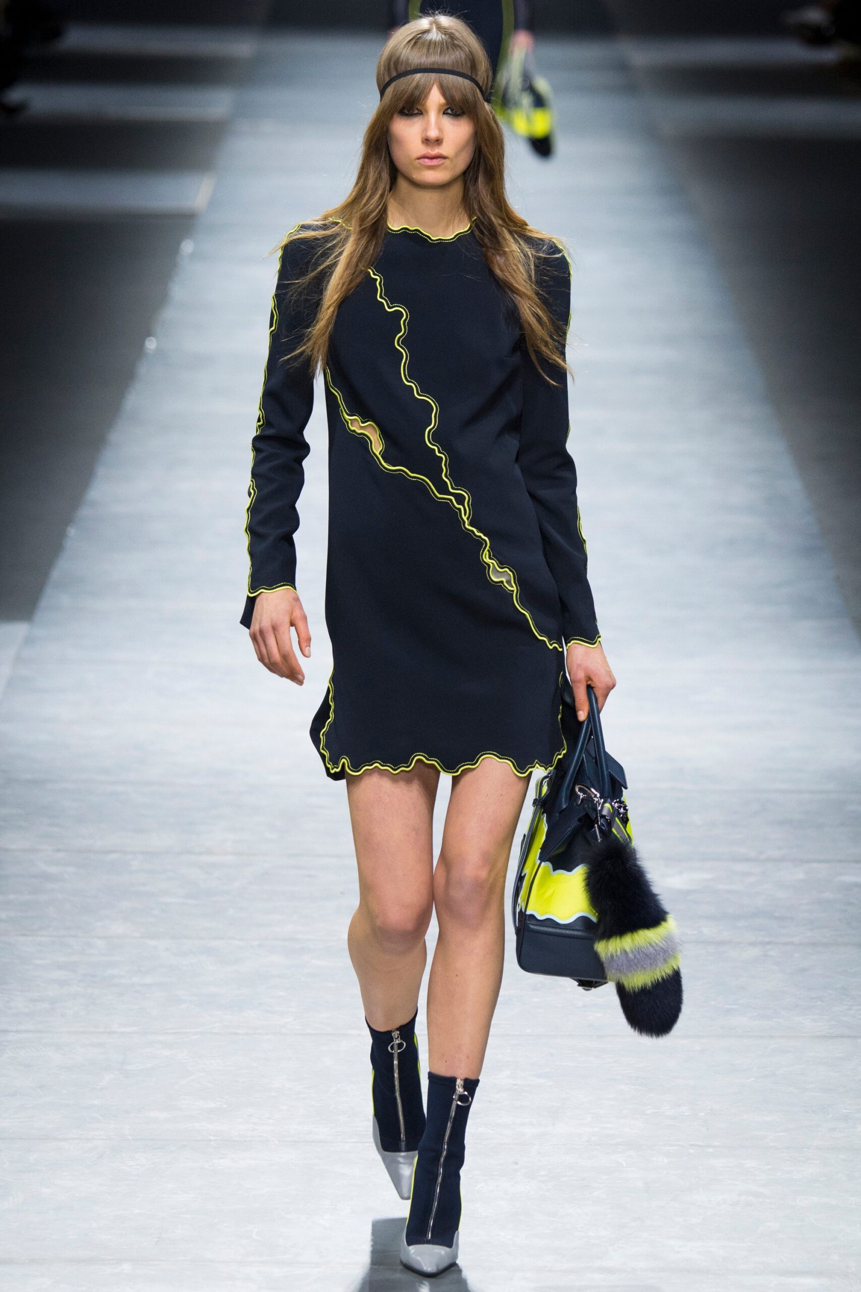 Versace F/W 16 Look 16