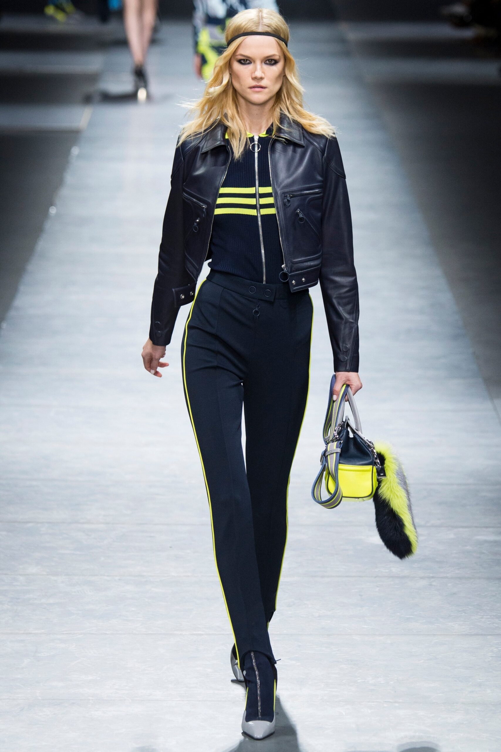 Versace F/W 16 Look 17