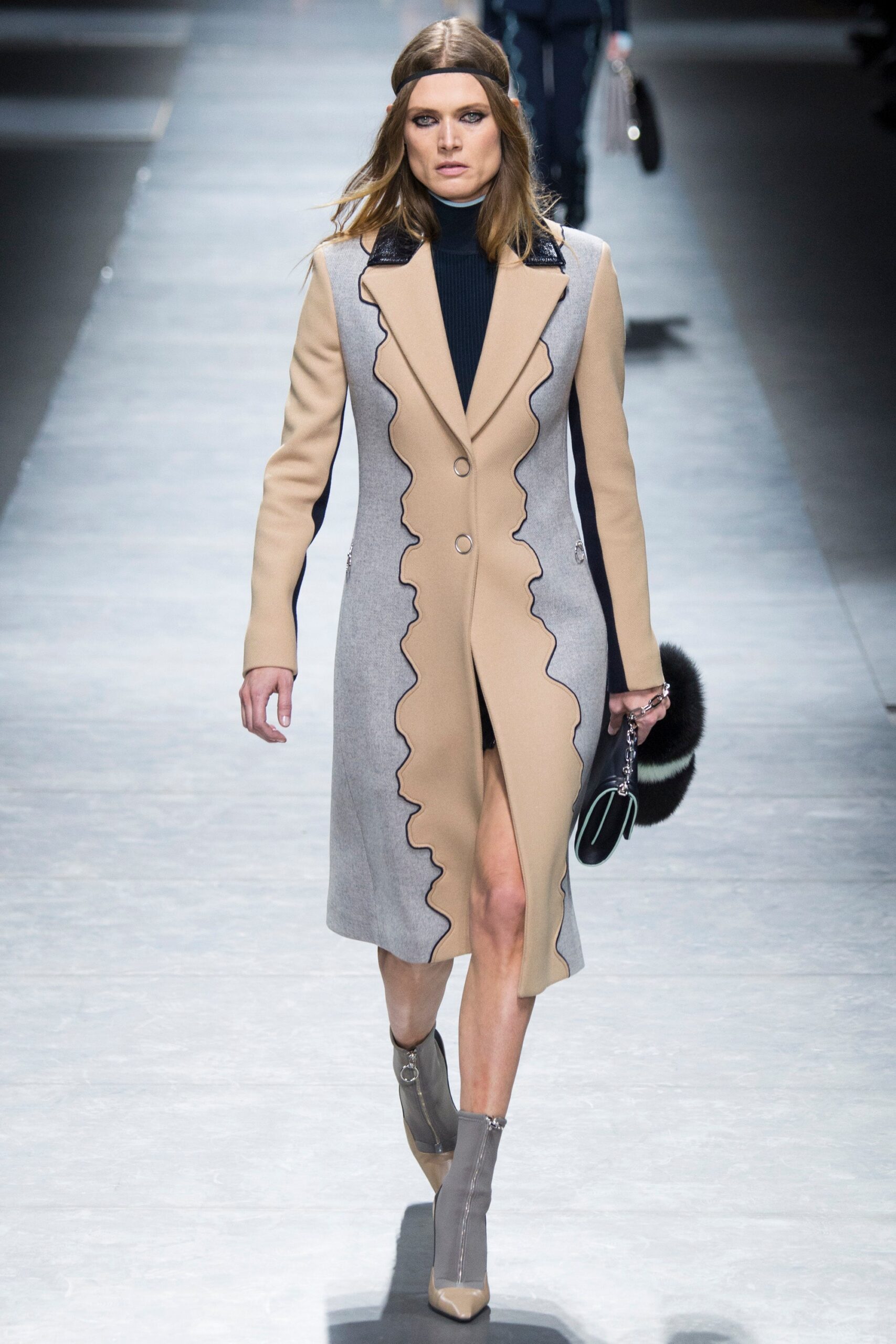 Versace F/W 16 Look 18
