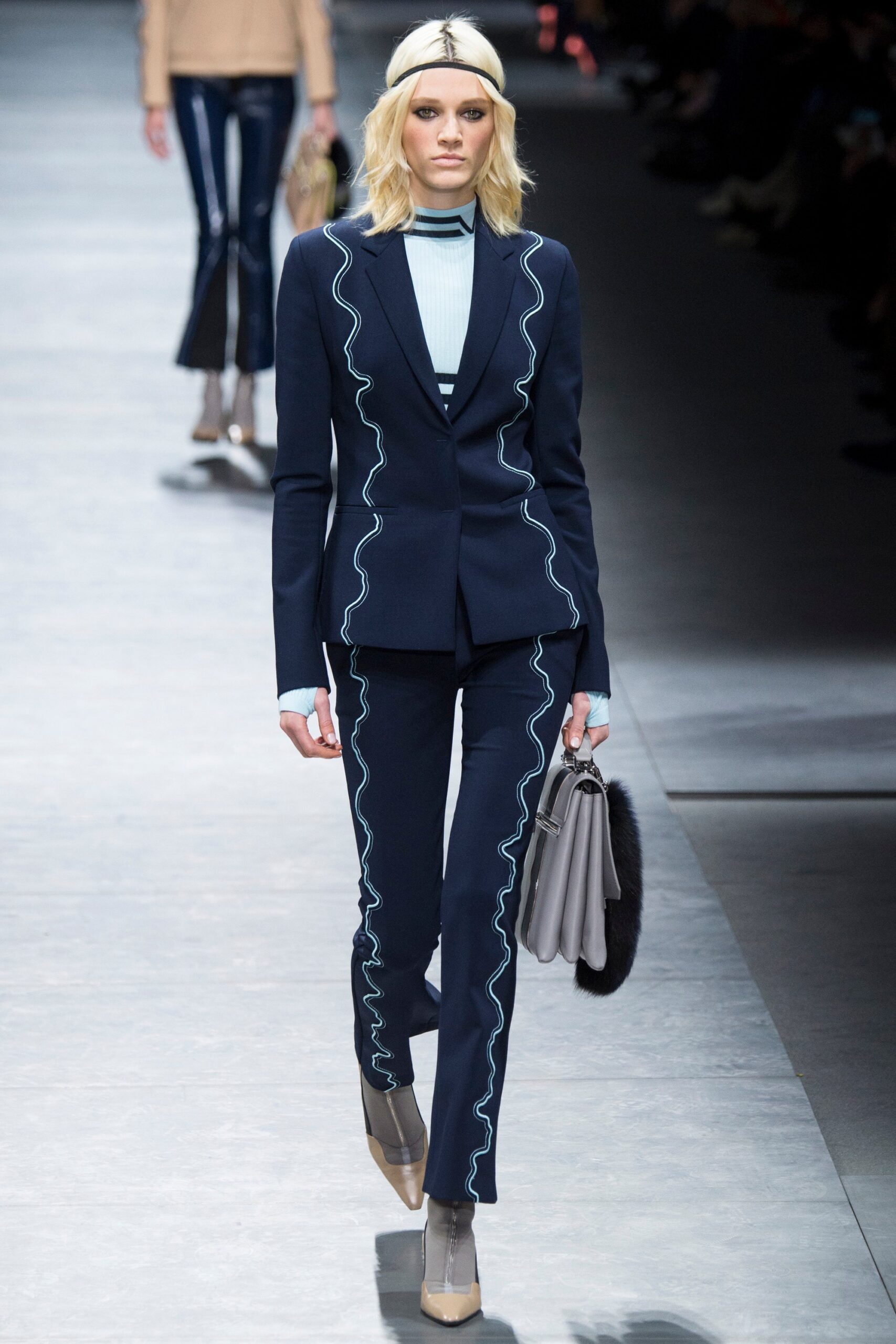 Versace F/W 16 Look 19