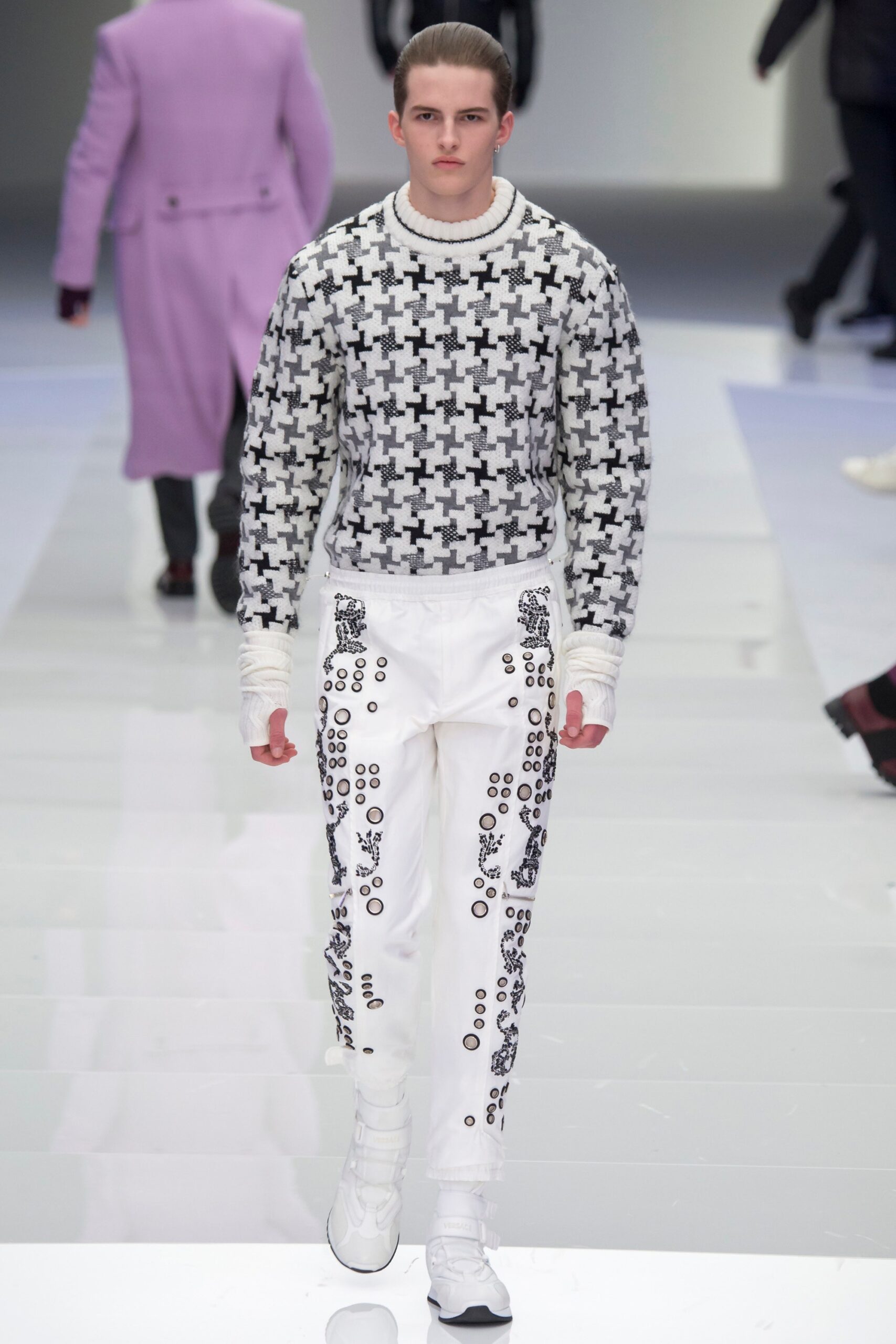 Versace F/W 16 Menswear Look 45