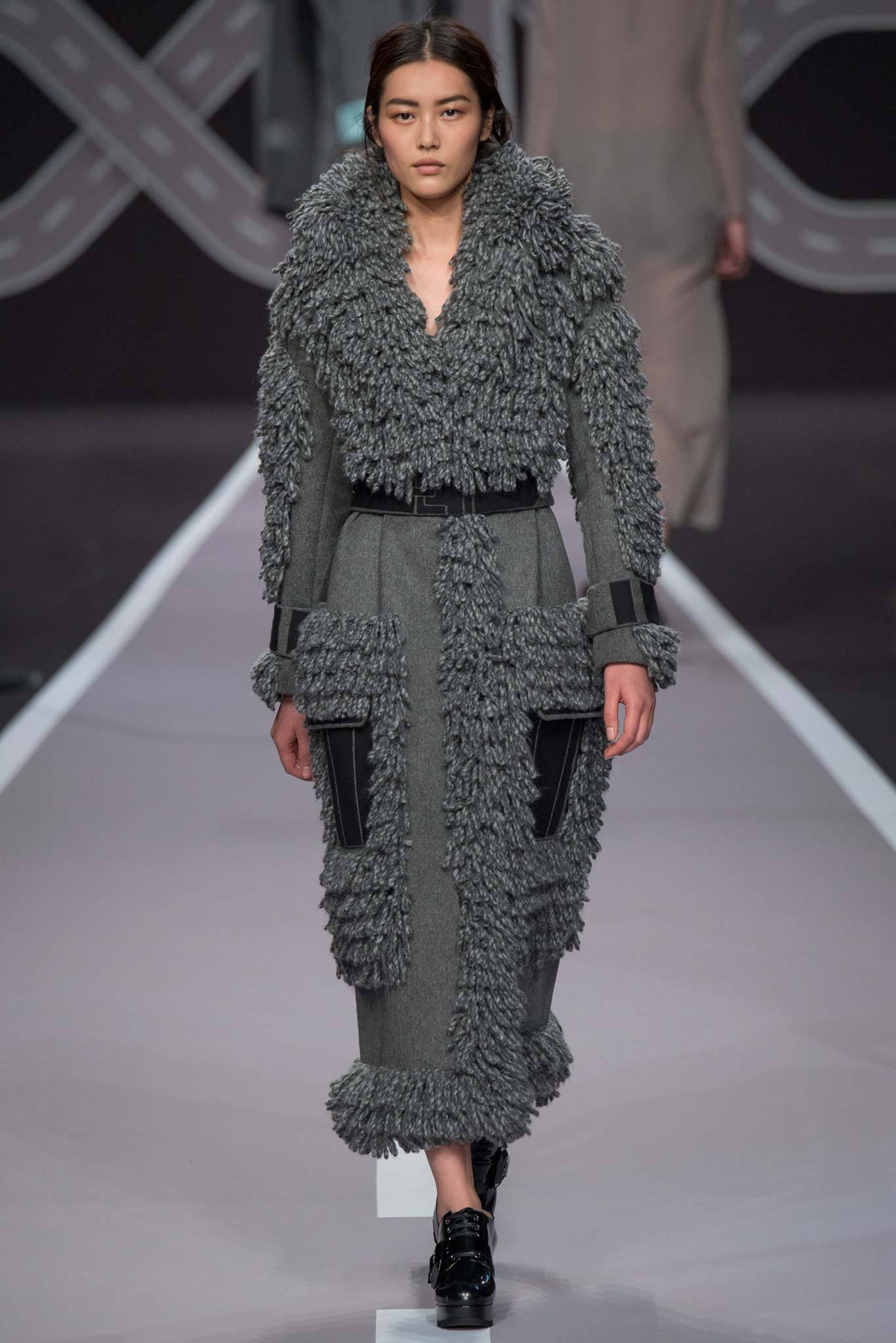Viktor & Rolf F/W 14 Look 17
