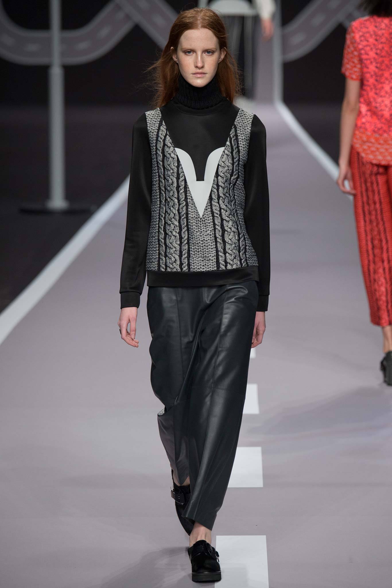 Viktor & Rolf F/W 14 Look 30