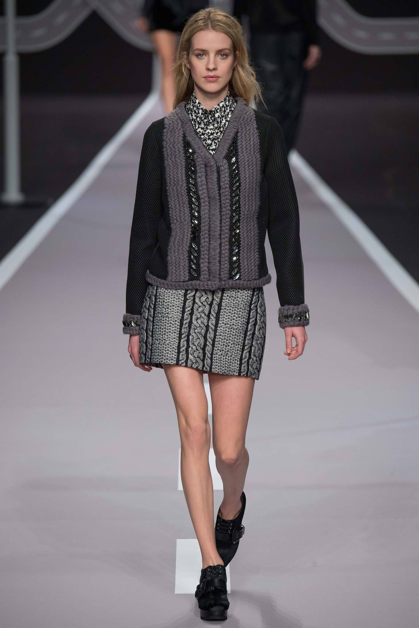 Viktor & Rolf F/W 14 Look 32