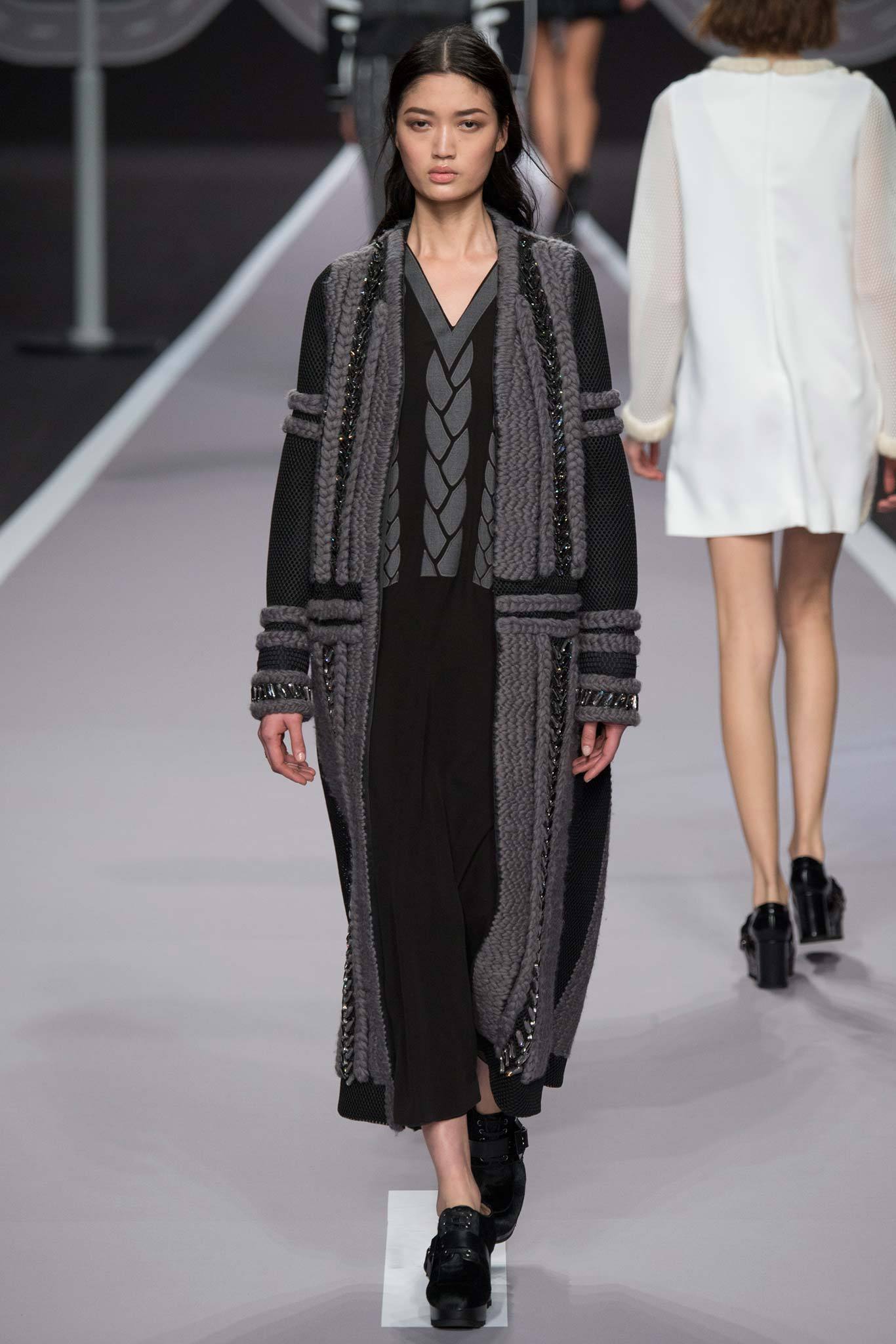 Viktor & Rolf F/W 14 Look 35