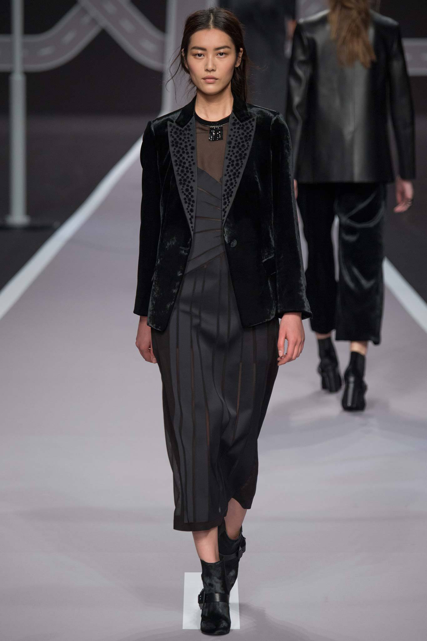 Viktor & Rolf F/W 14 Look 43