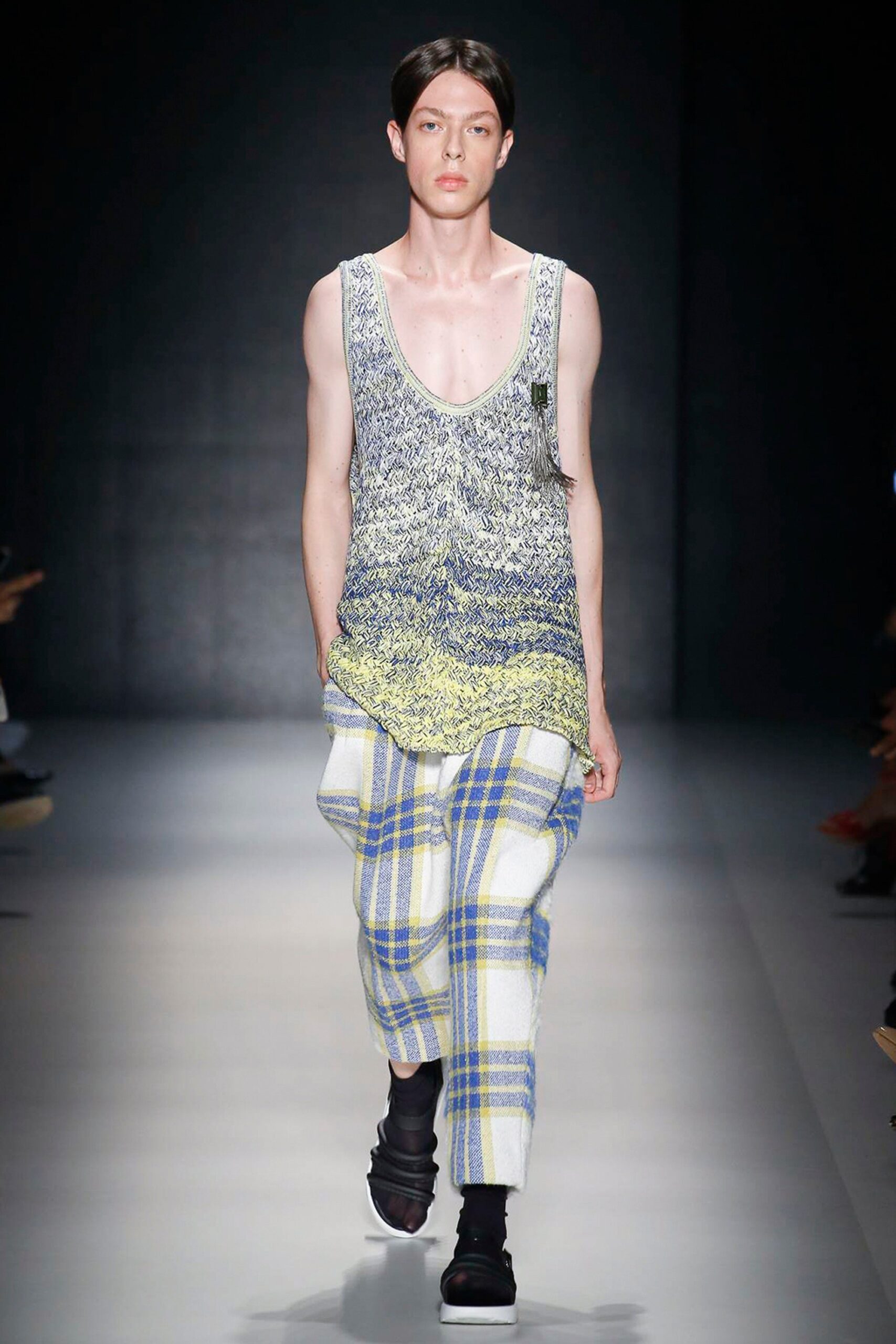 Vitorino Campos Resort 17 Look 6