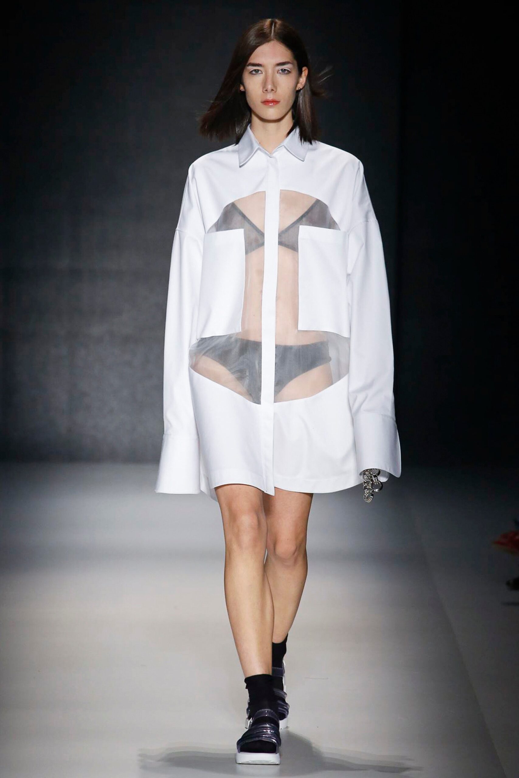 Vitorino Campos Resort 17 Look 14