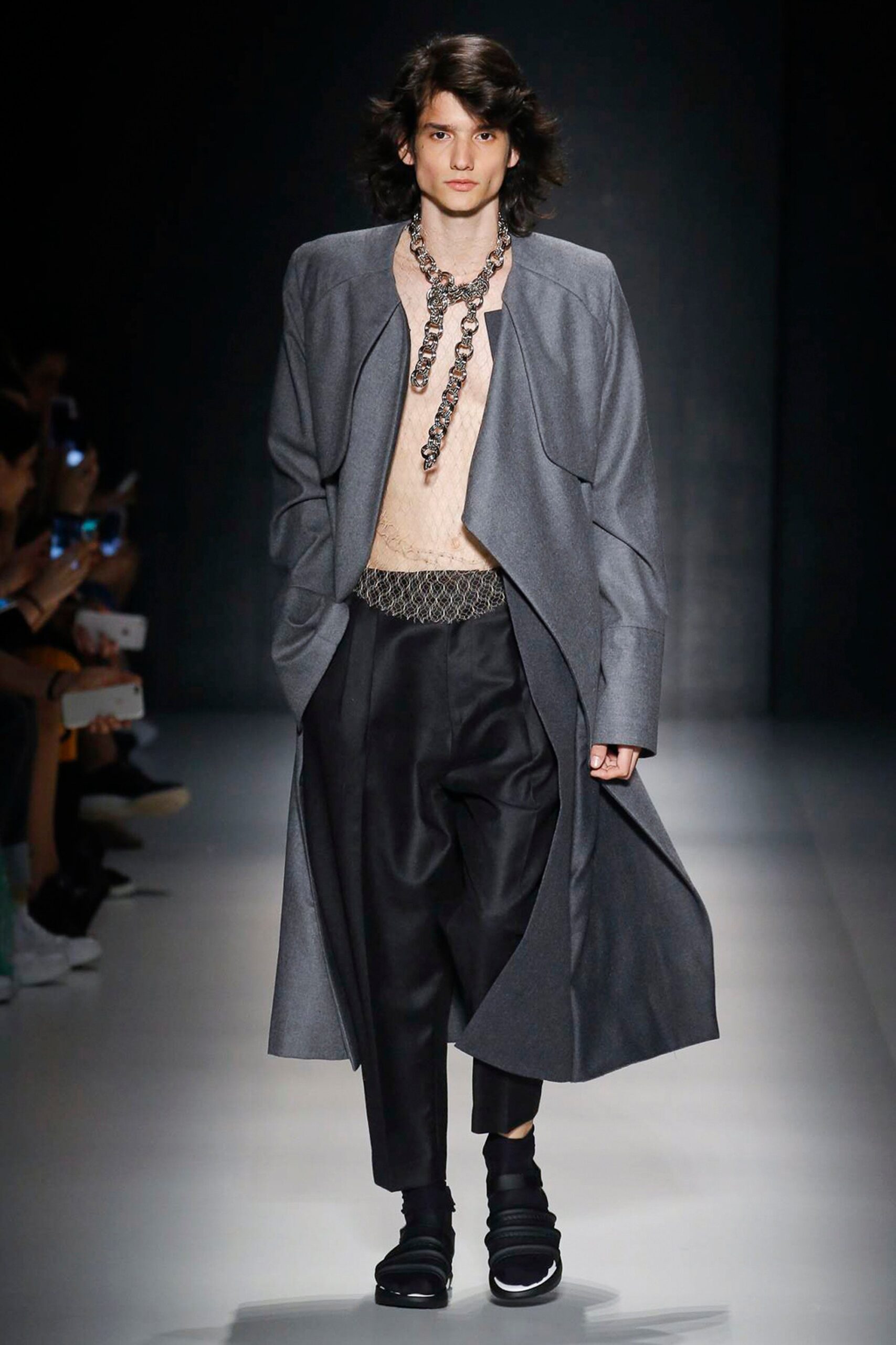 Vitorino Campos Resort 17 Look 18