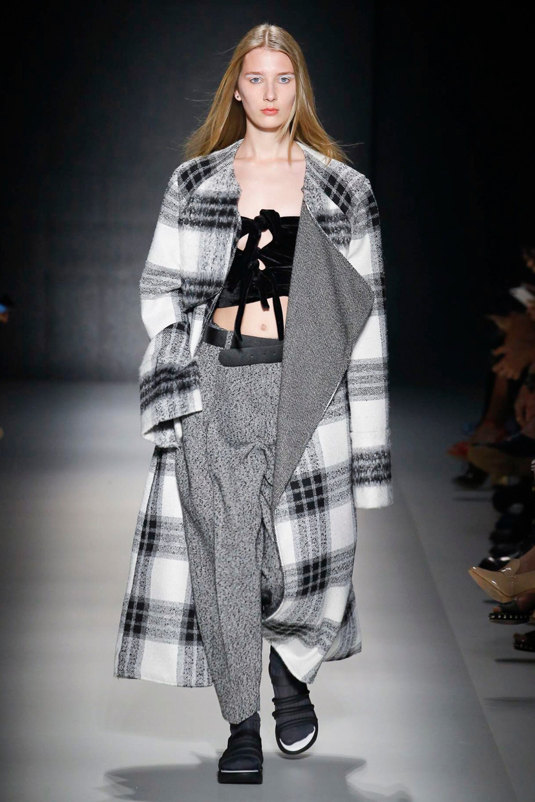 Vitorino Campos Resort 17 Look 19