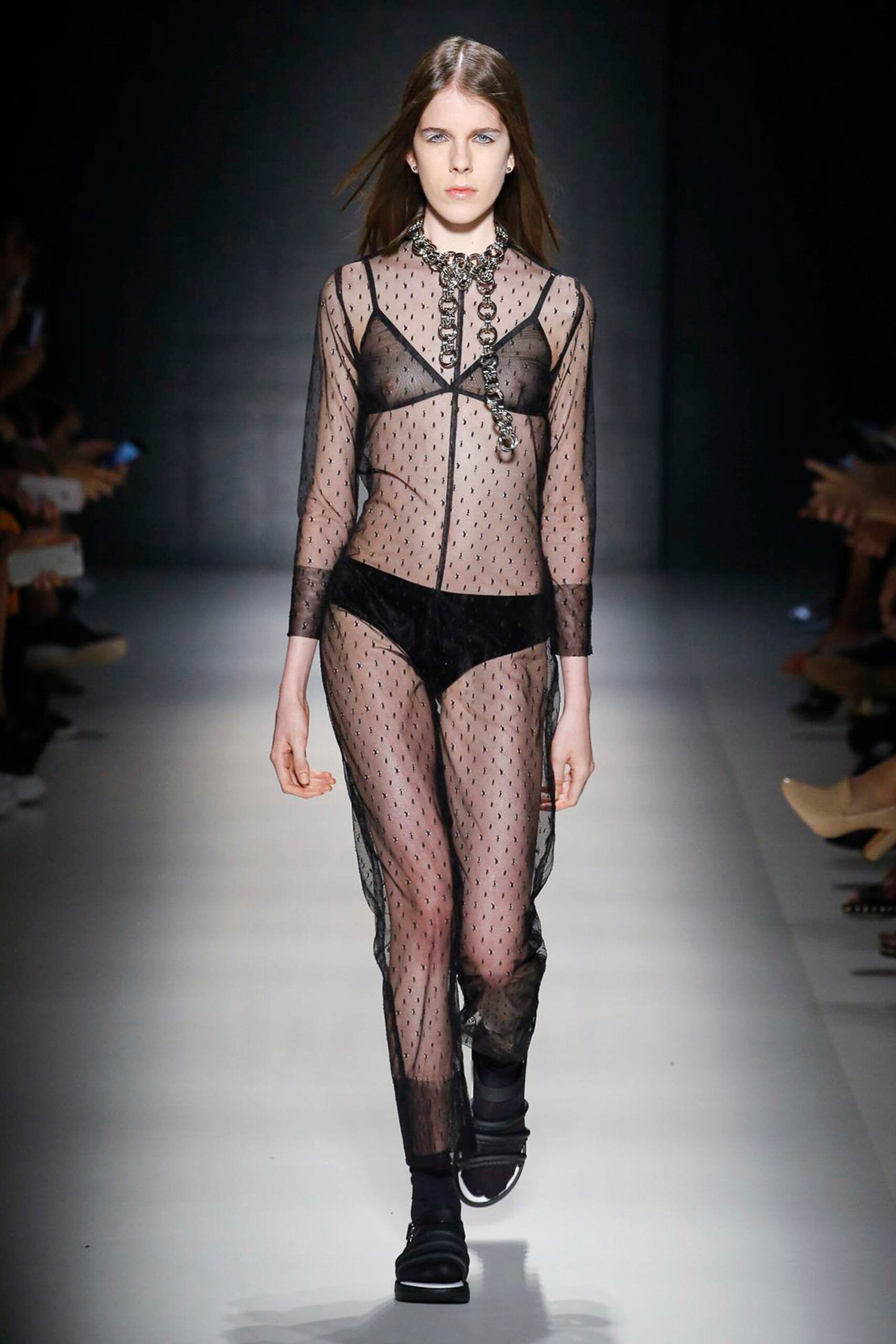 Vitorino Campos Resort 17 Look 20
