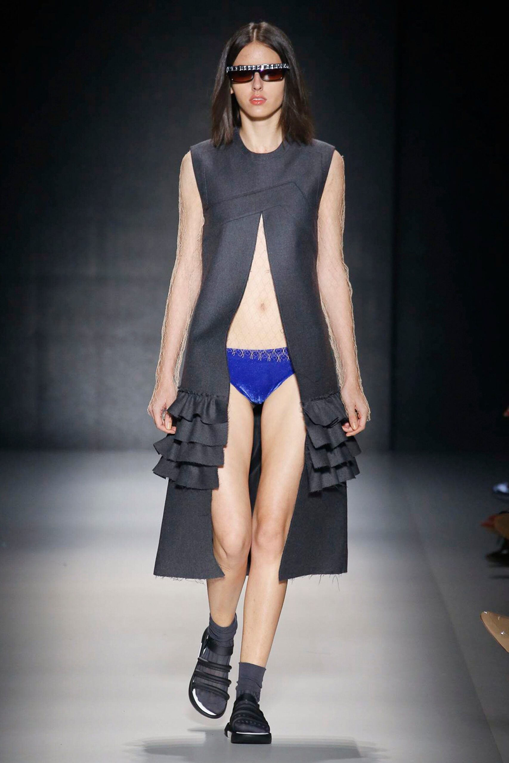 Vitorino Campos Resort 17 Look 22