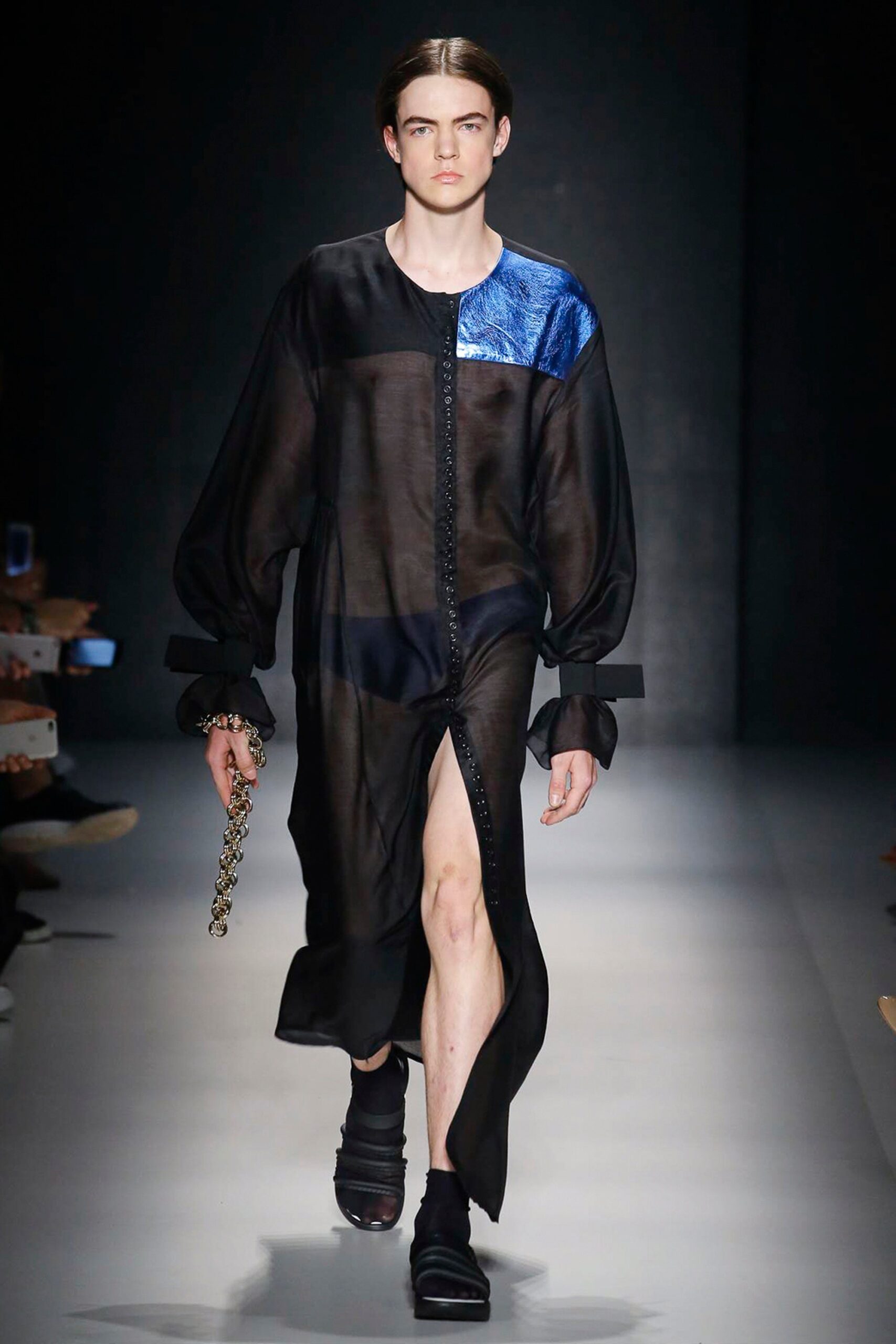Vitorino Campos Resort 17 Look 24