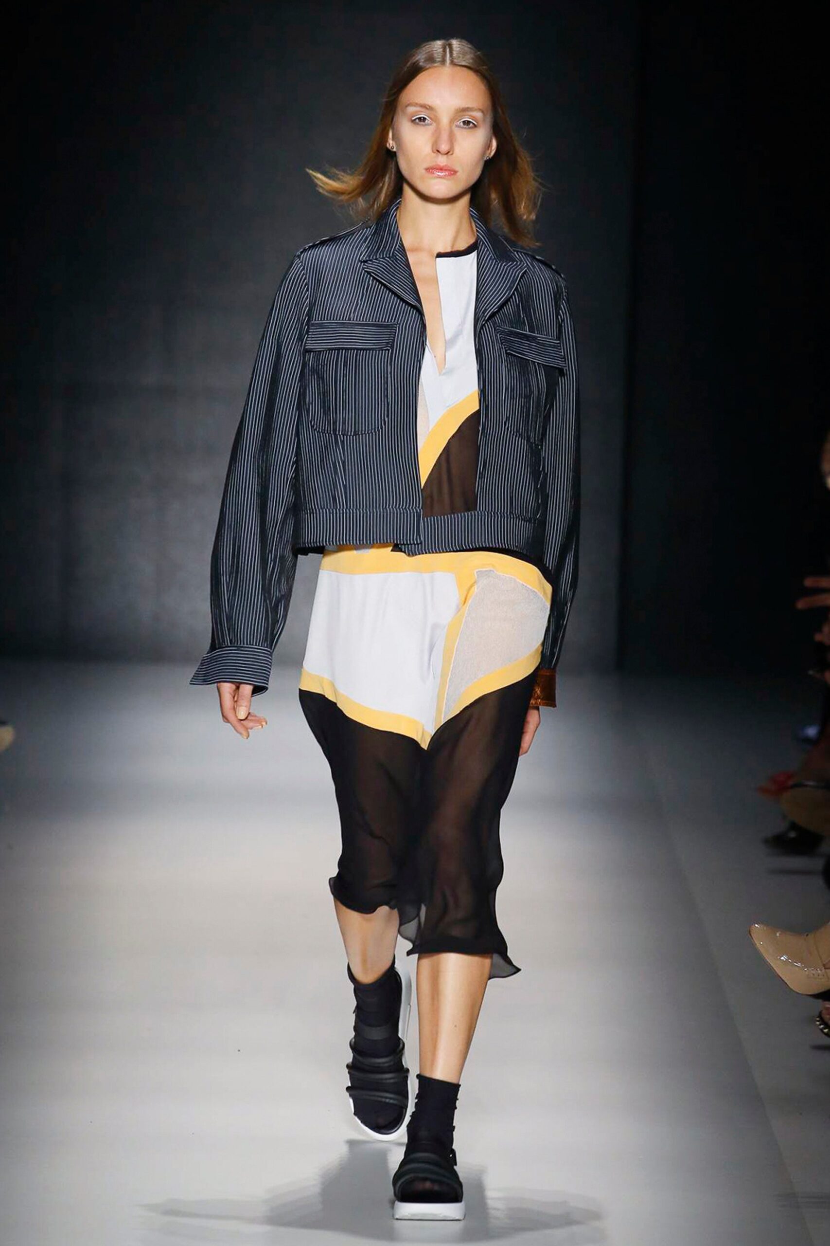 Vitorino Campos Resort 17 Look 27