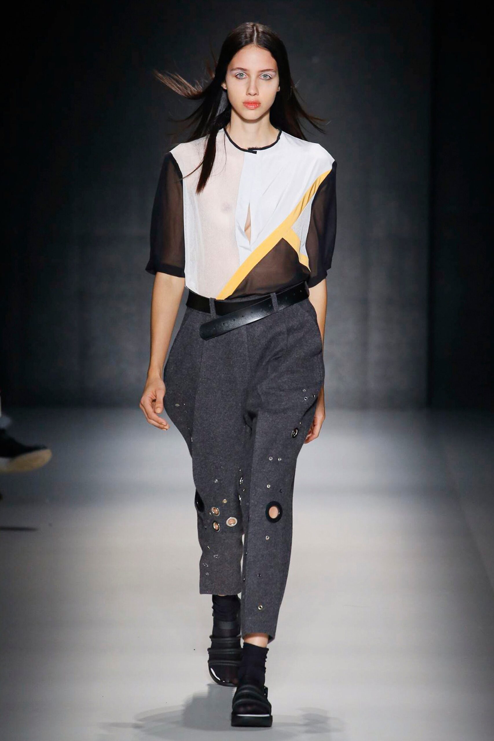 Vitorino Campos Resort 17 Look 28