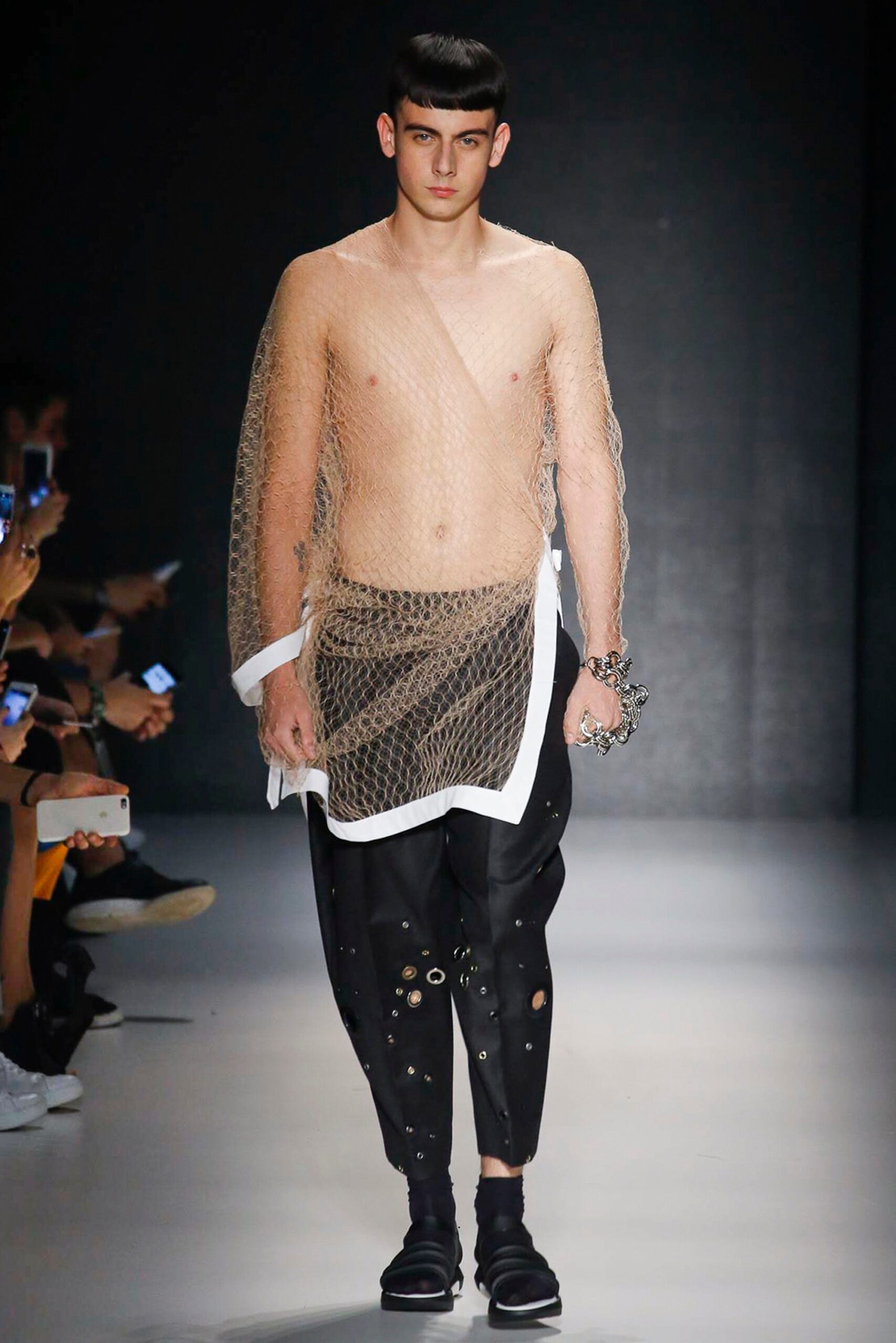 Vitorino Campos Resort 17 Look 32