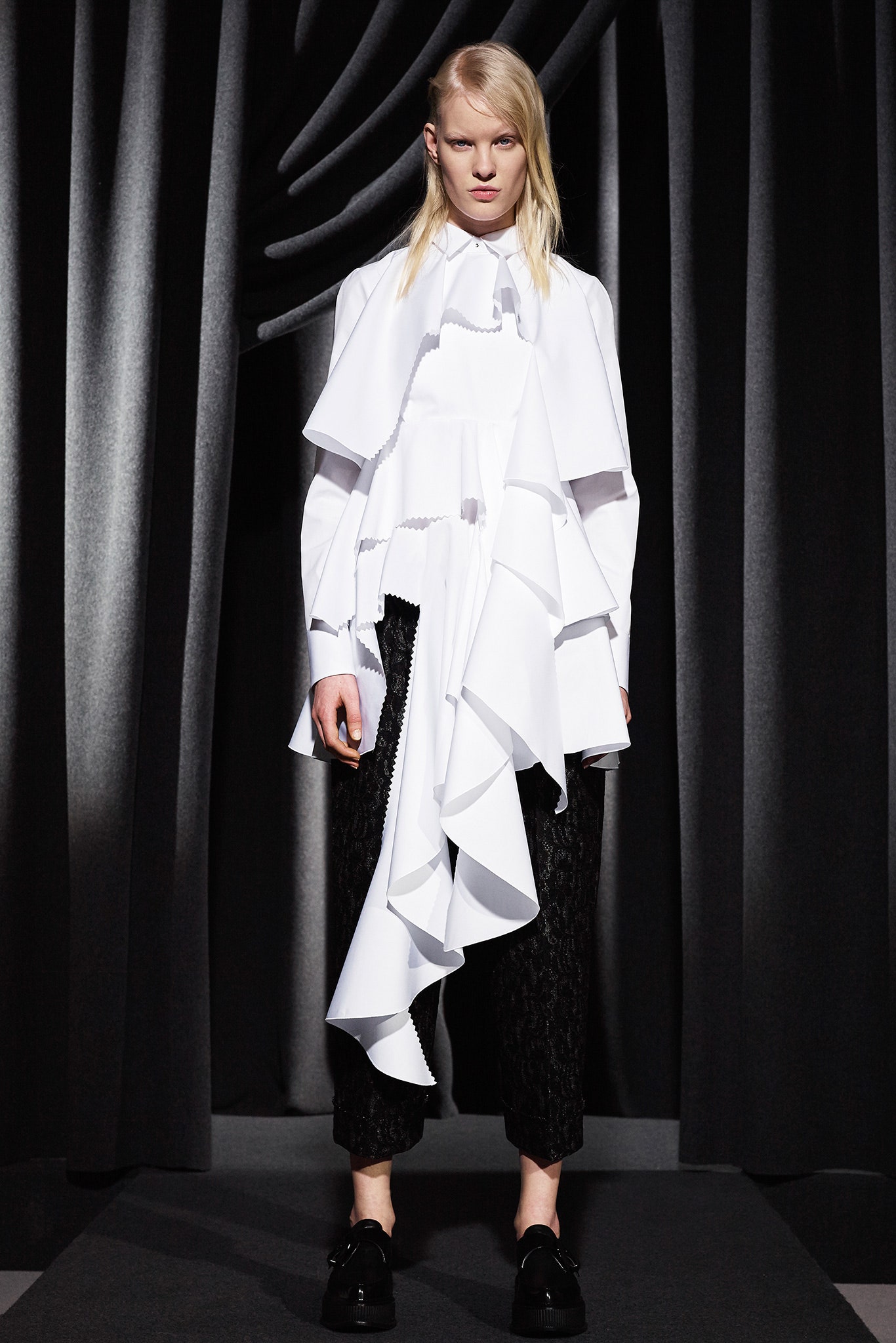 Viktor & Rolf F/W 15 Look 17