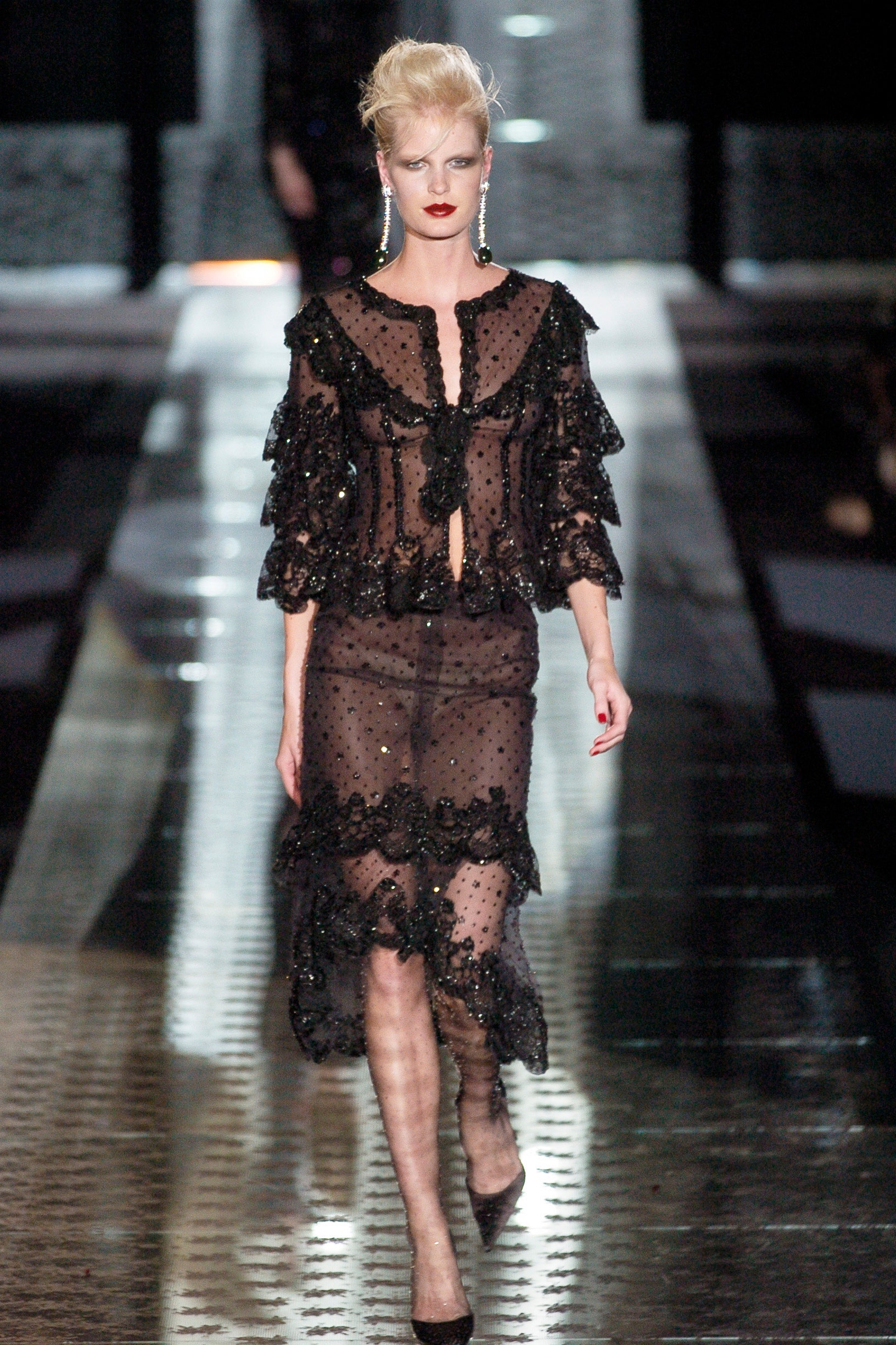 Valentino F/W 04 Couture Look 28