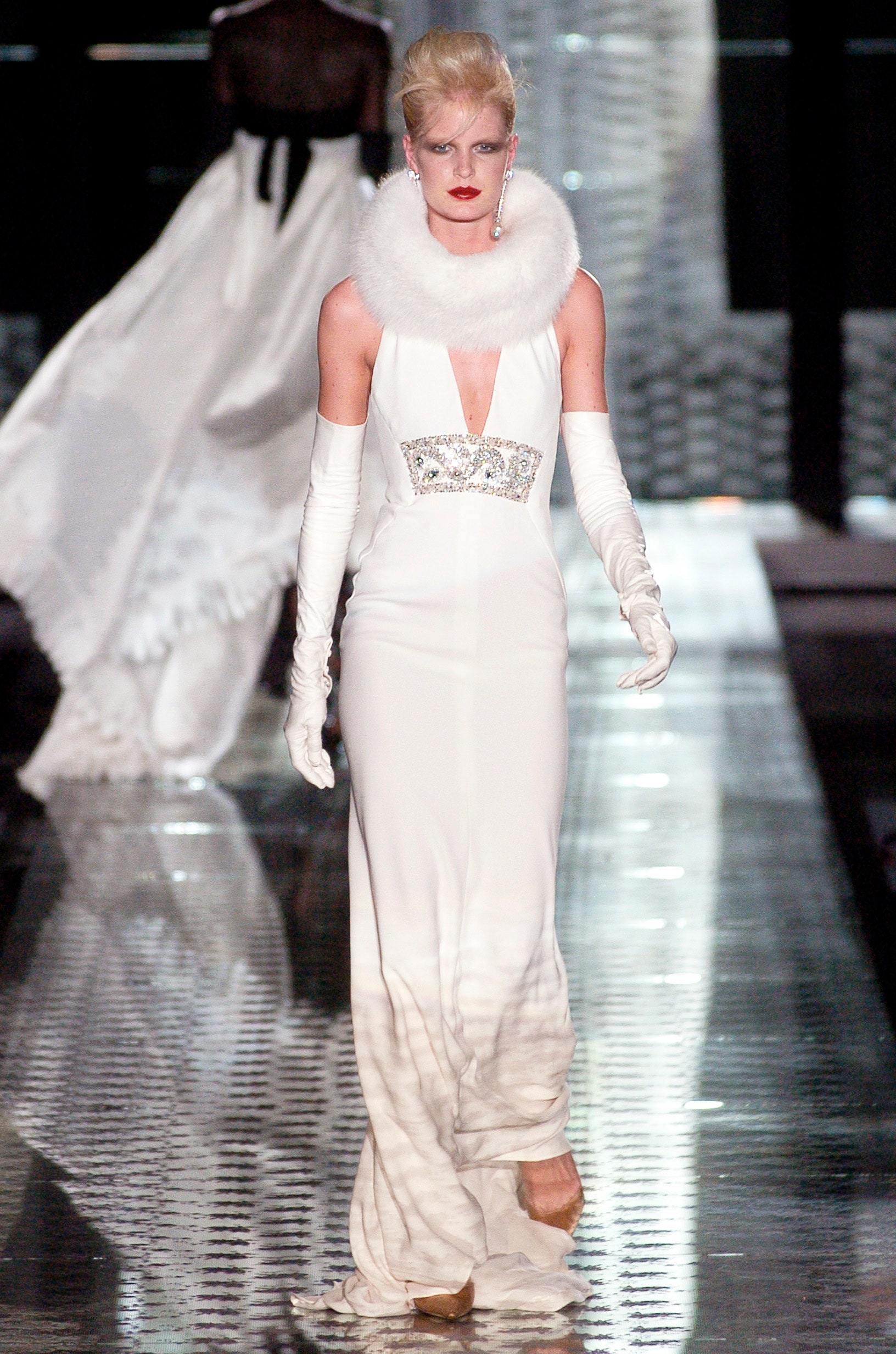 Valentino F/W 04 Couture Look 38
