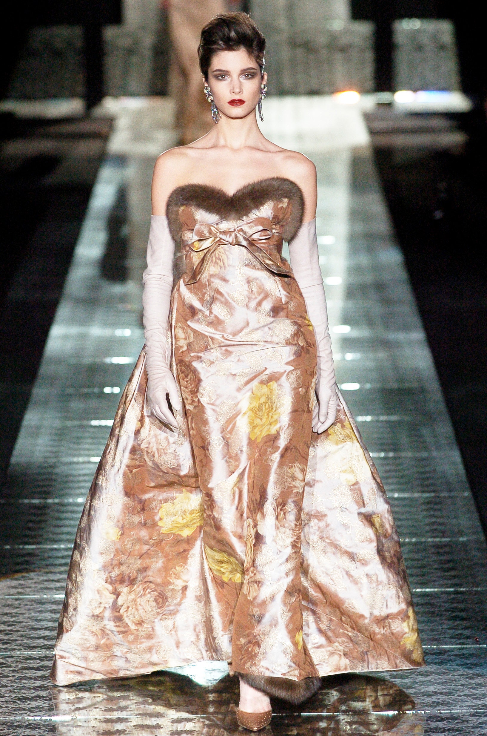 Valentino F/W 04 Couture Look 41