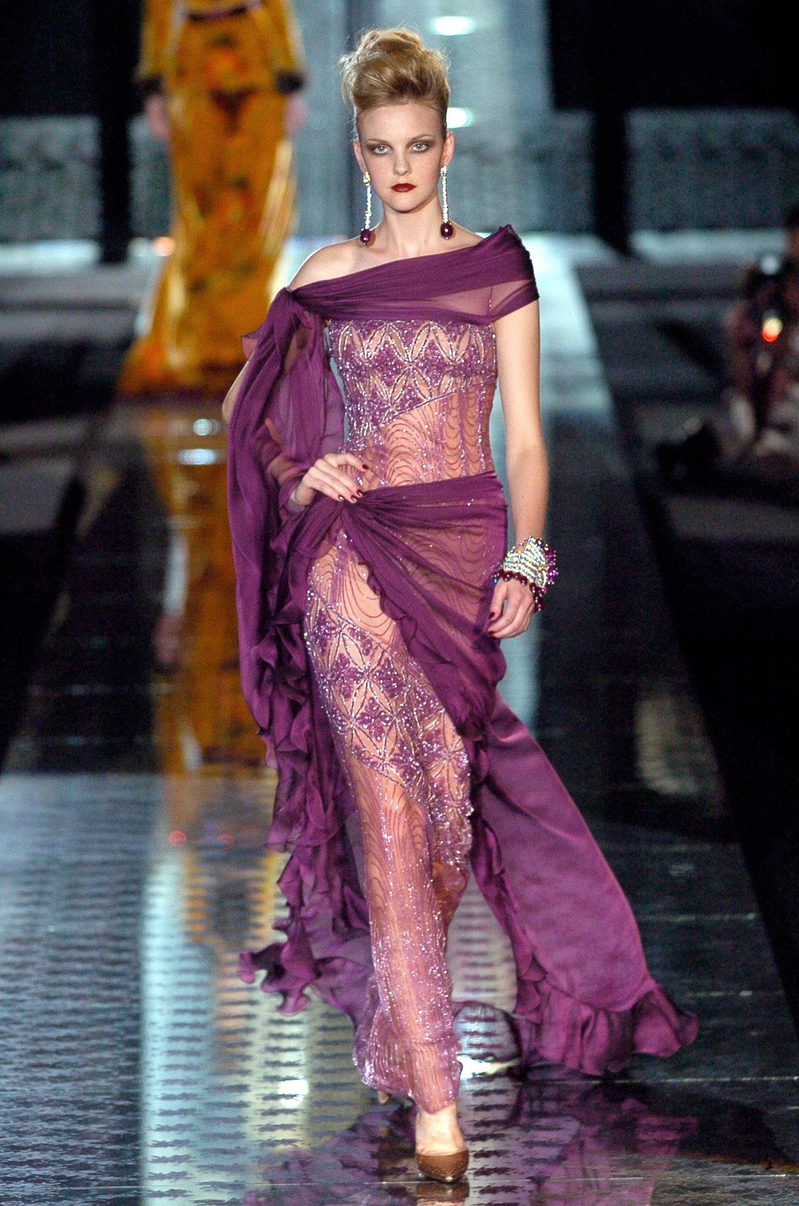 Valentino F/W 04 Couture Look 44