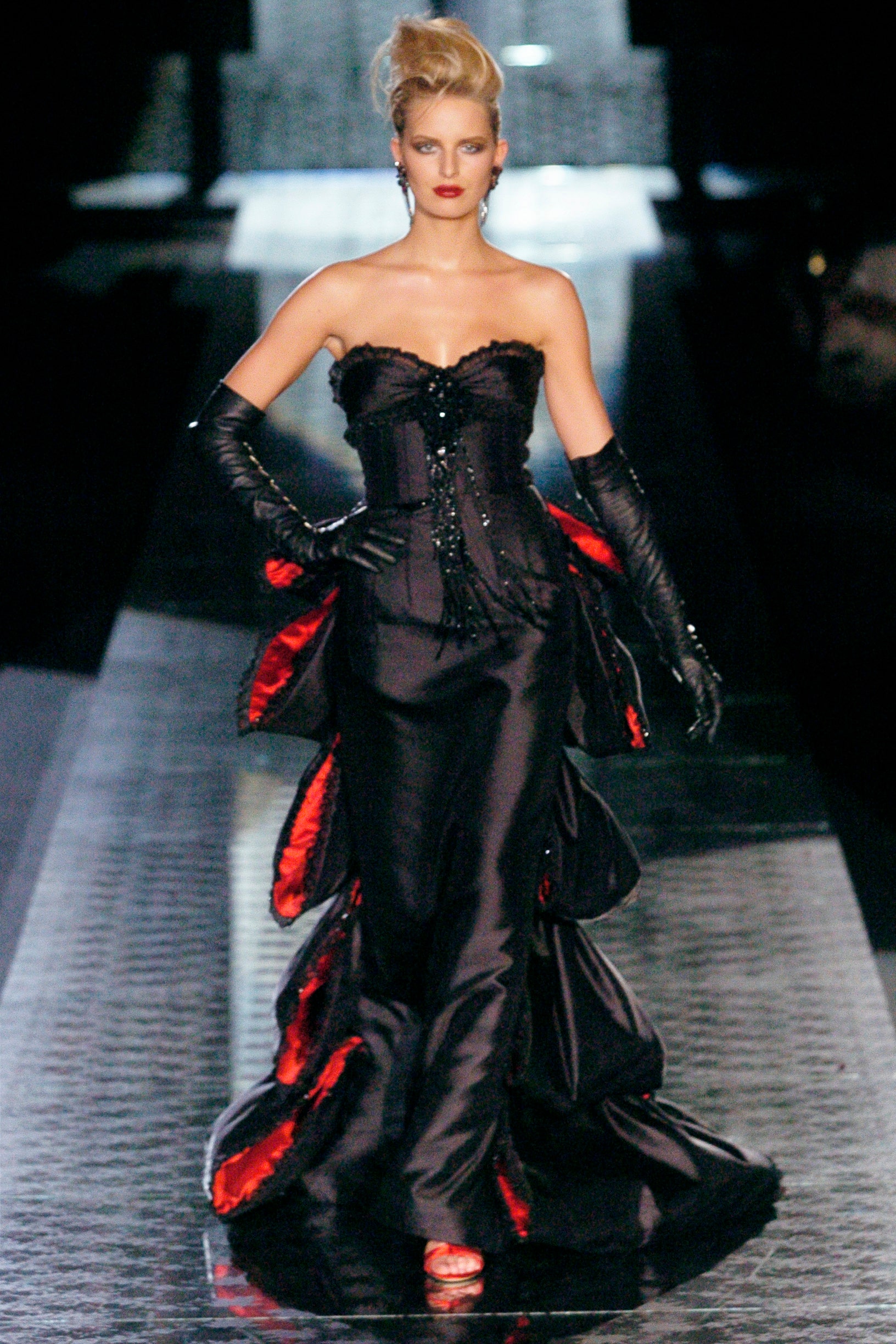 Valentino F/W 04 Couture Look 46