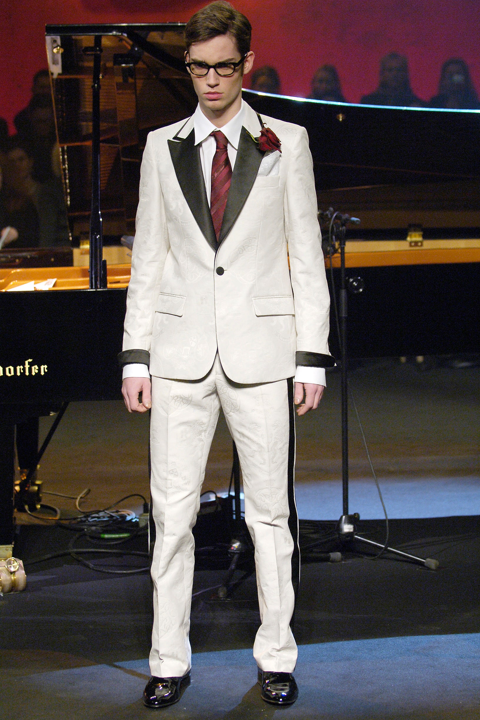 Viktor & Rolf F/W 05 Look 39