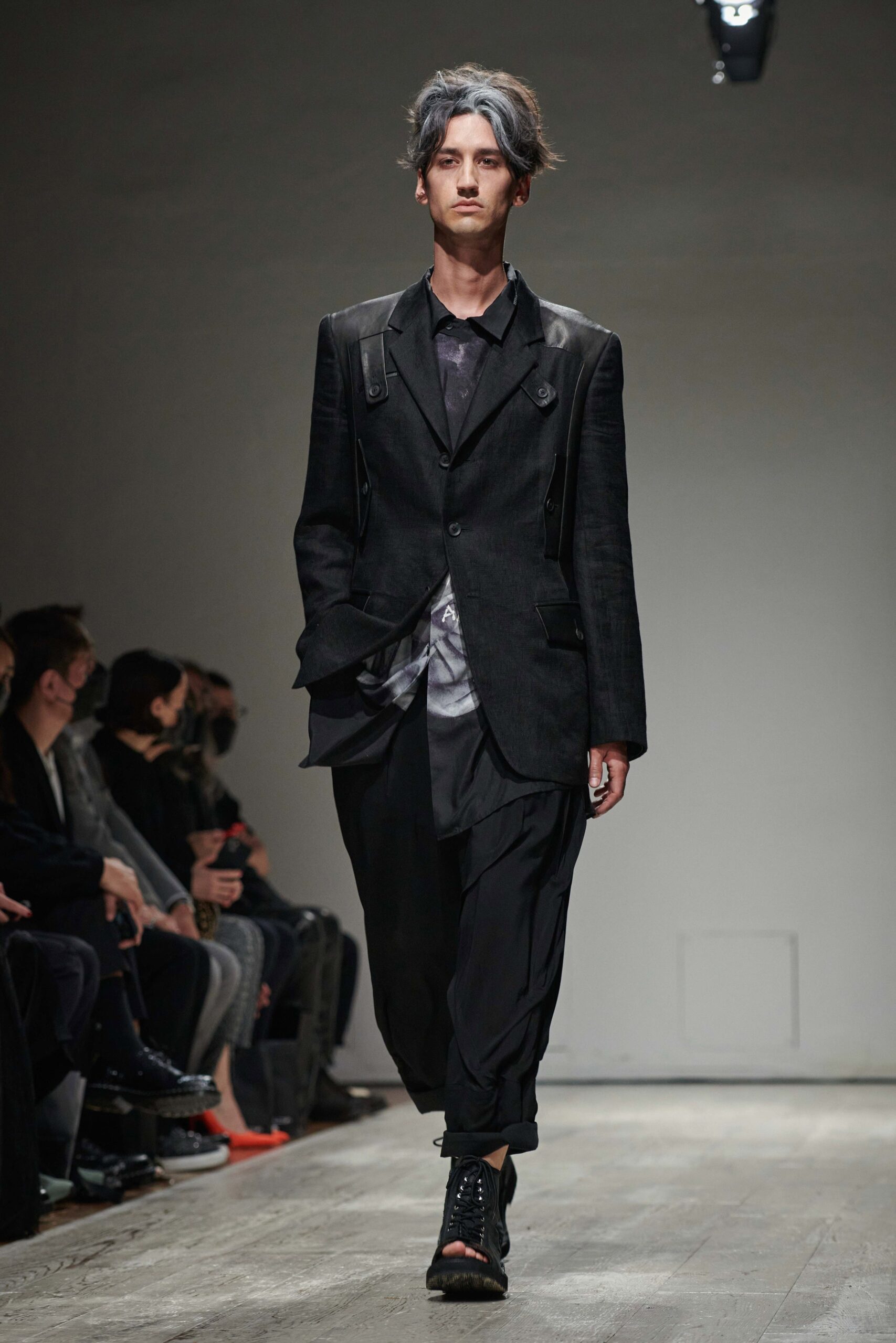 Yohji Yamamoto S/S 23 Menswear Look 1