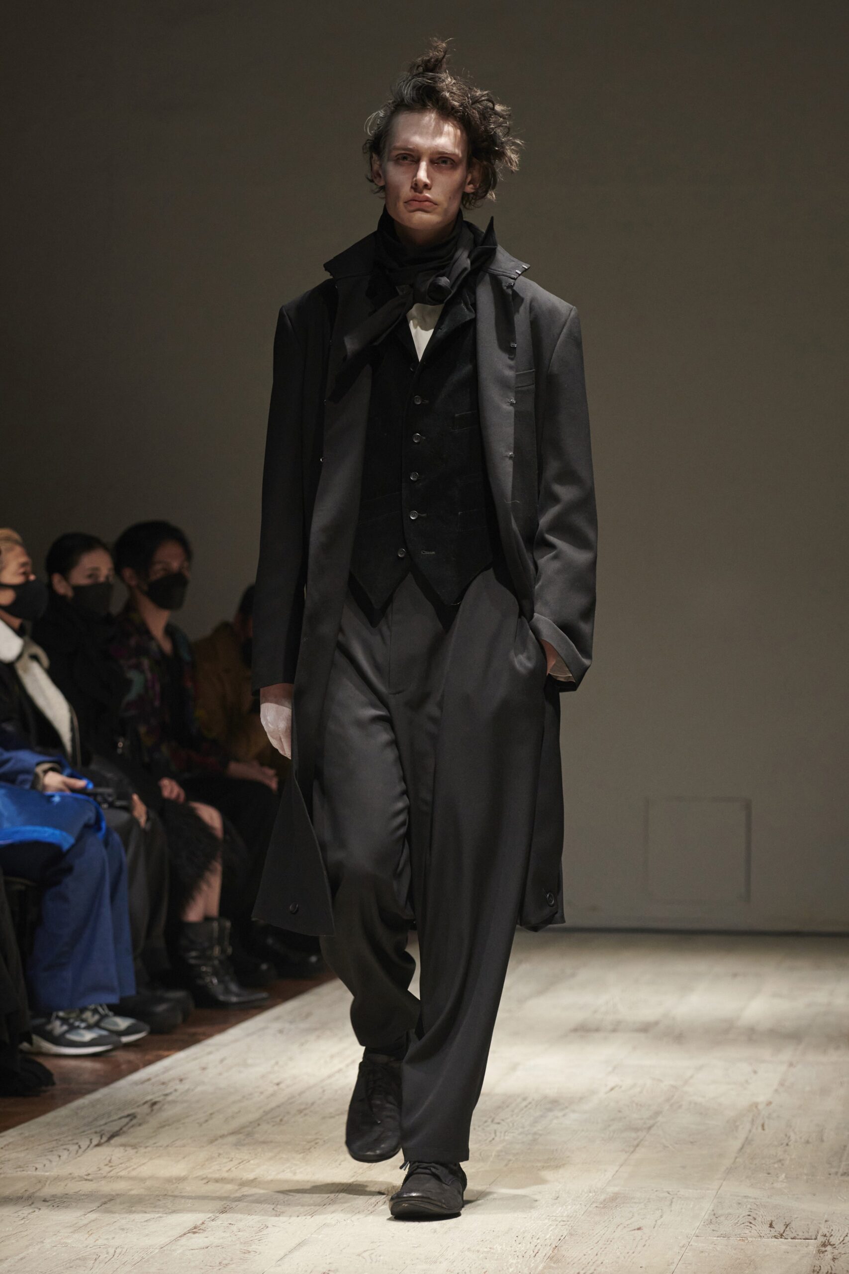 Yohji Yamamoto F/W 22 Menswear Look 2