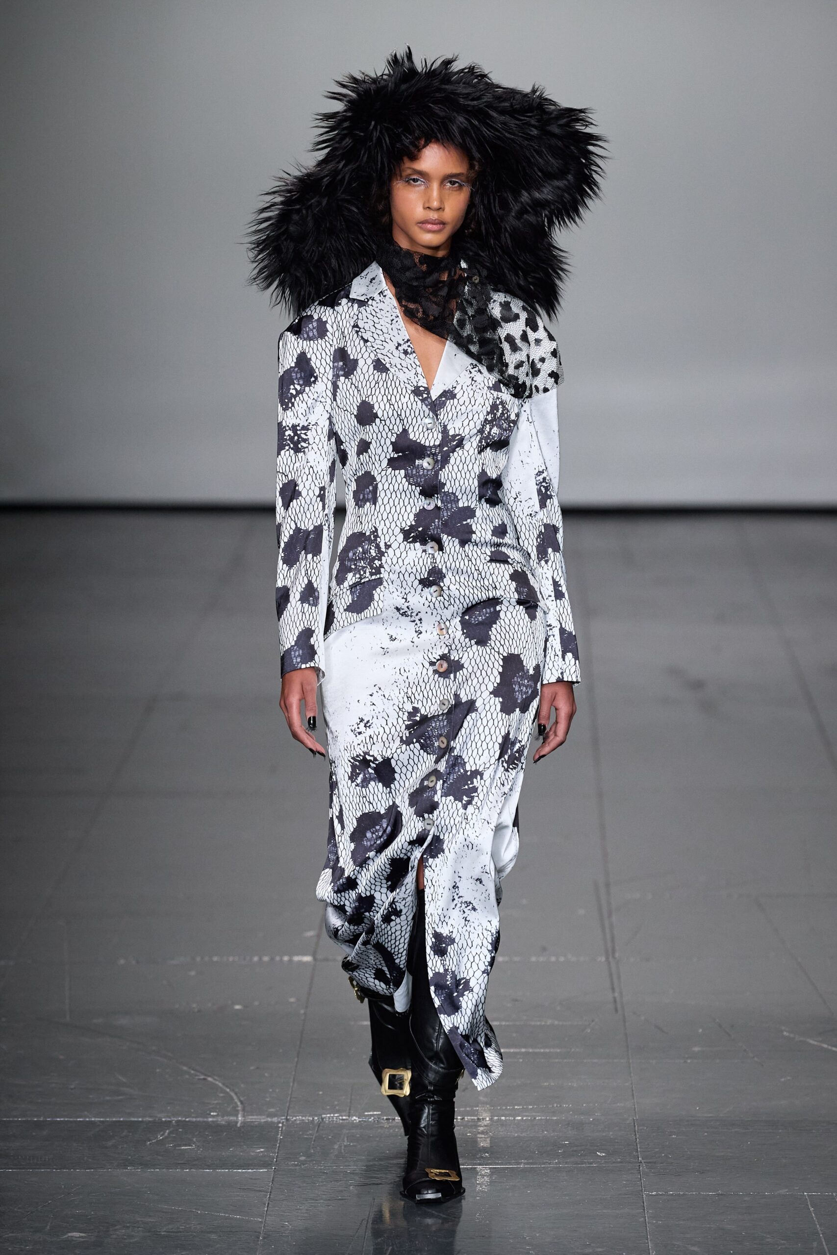 Yuhan Wang F/W 22 Look 2