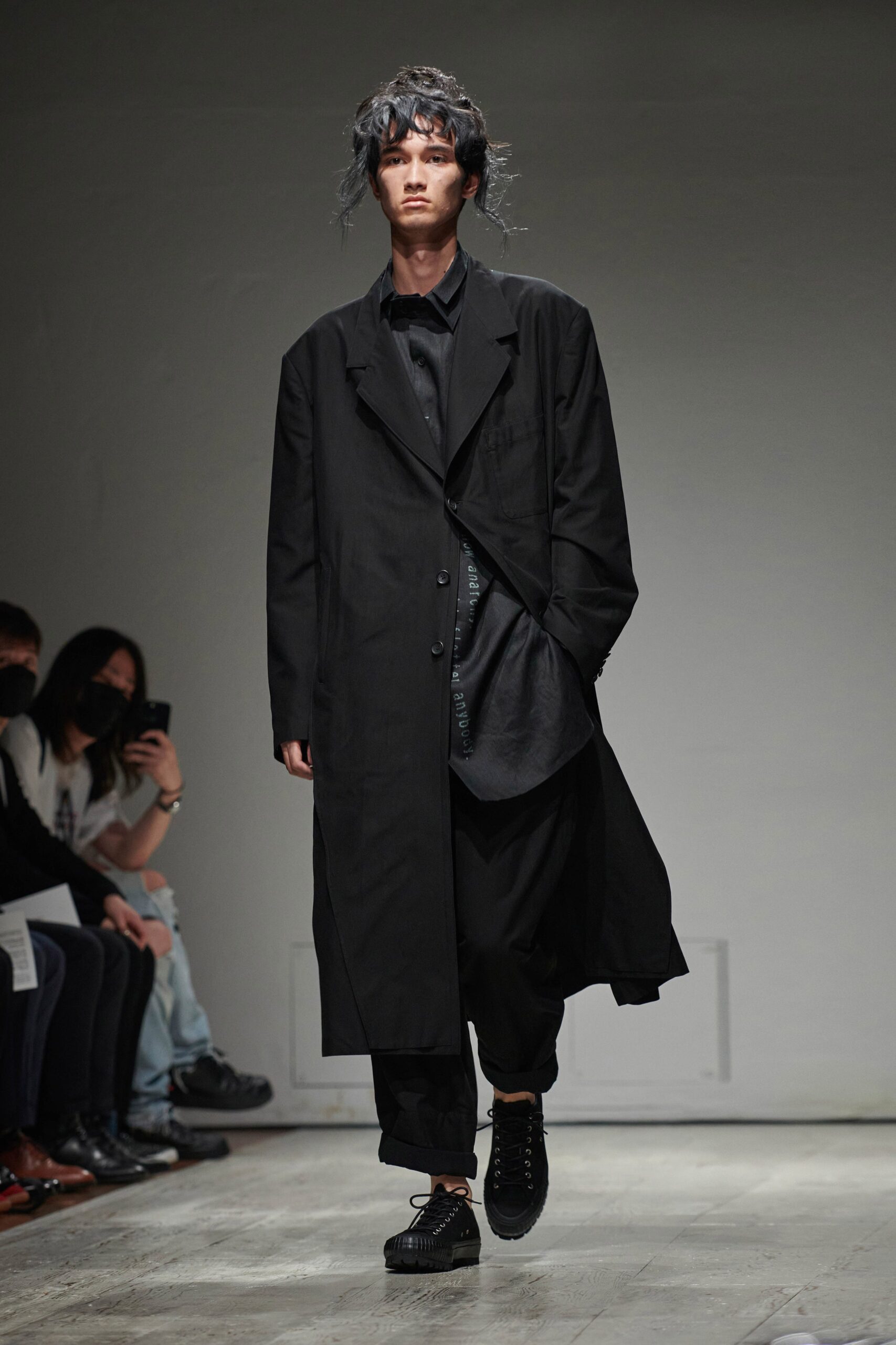 Yohji Yamamoto S/S 23 Menswear Look 3