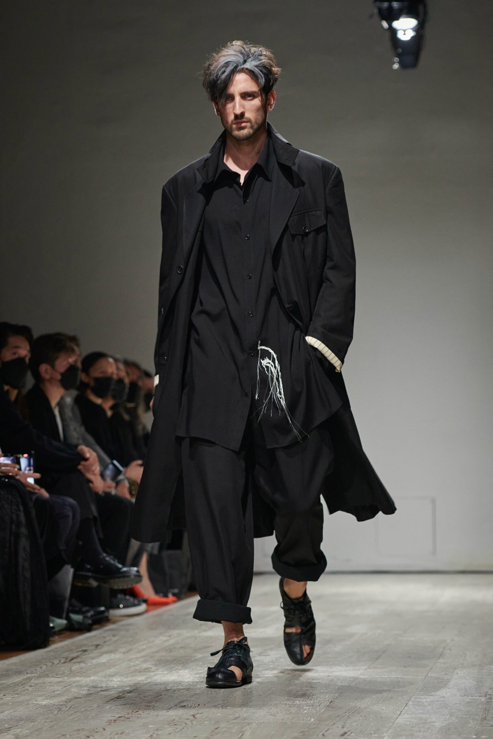 Yohji Yamamoto S/S 23 Menswear Look 5