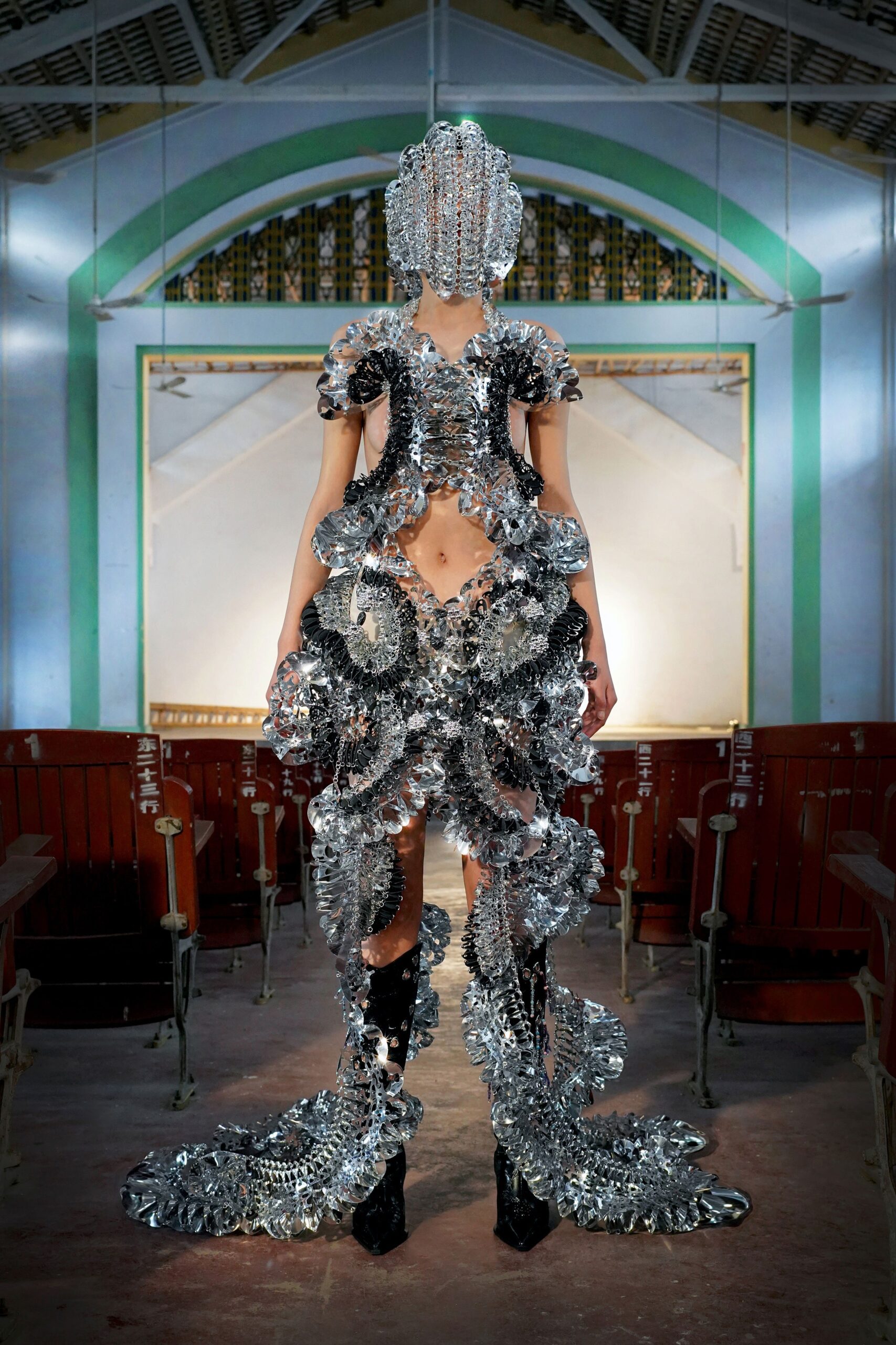Yueqi Qi Shanghai F/W 22 Look 9