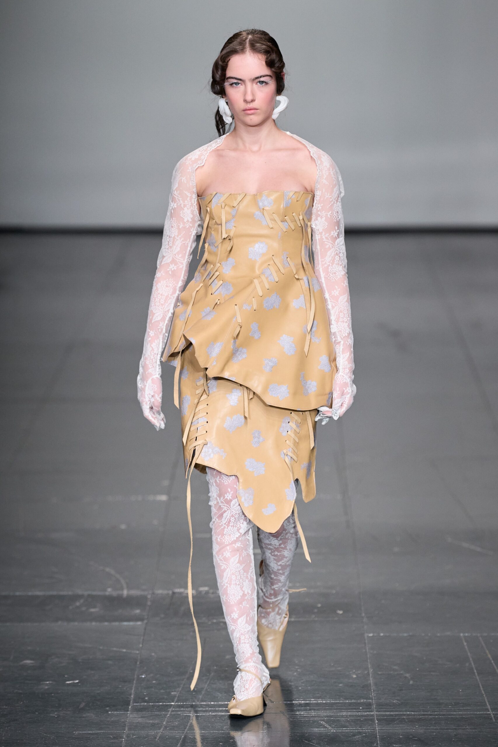 Yuhan Wang F/W 22 Look 10