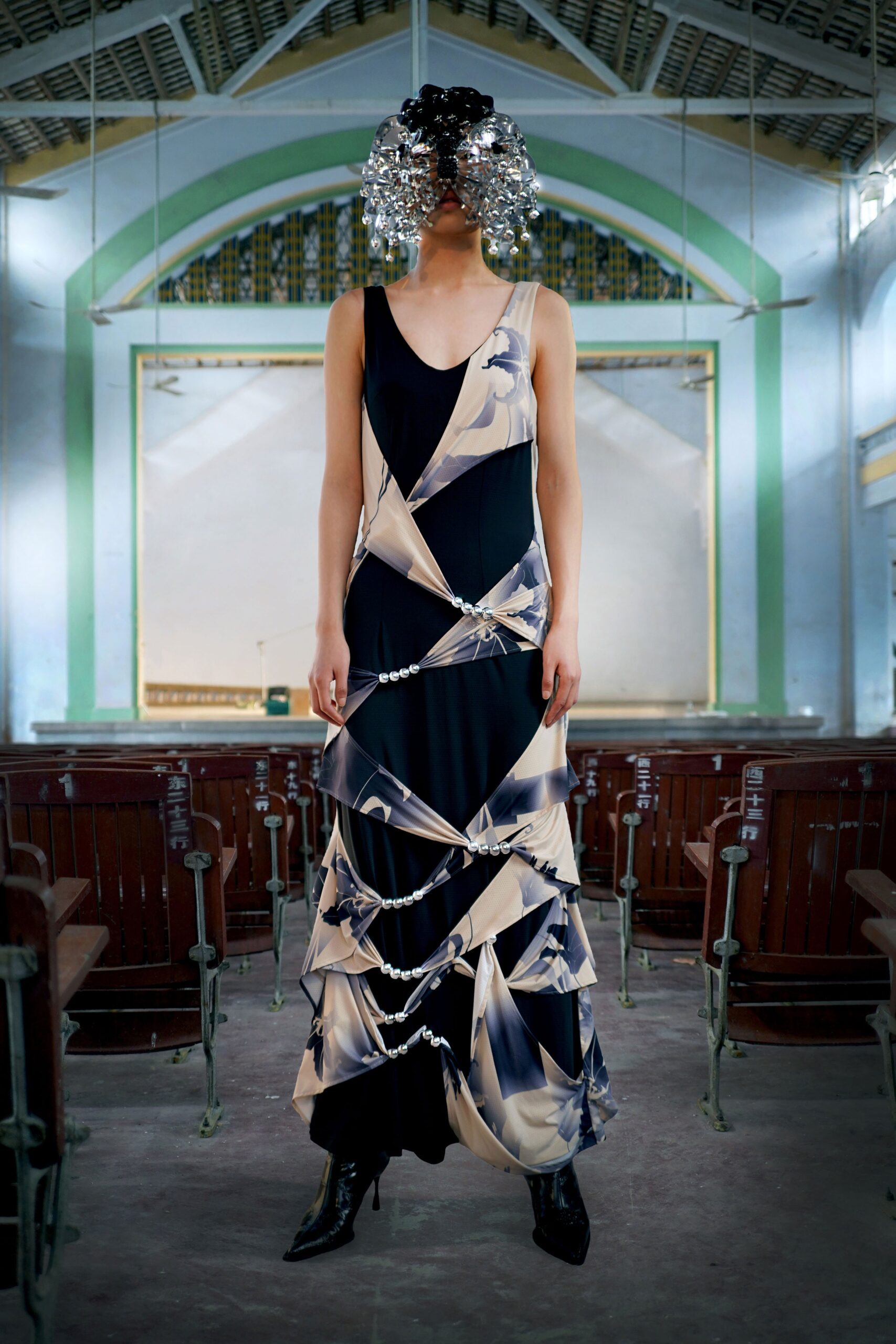 Yueqi Qi Shanghai F/W 22 Look 10
