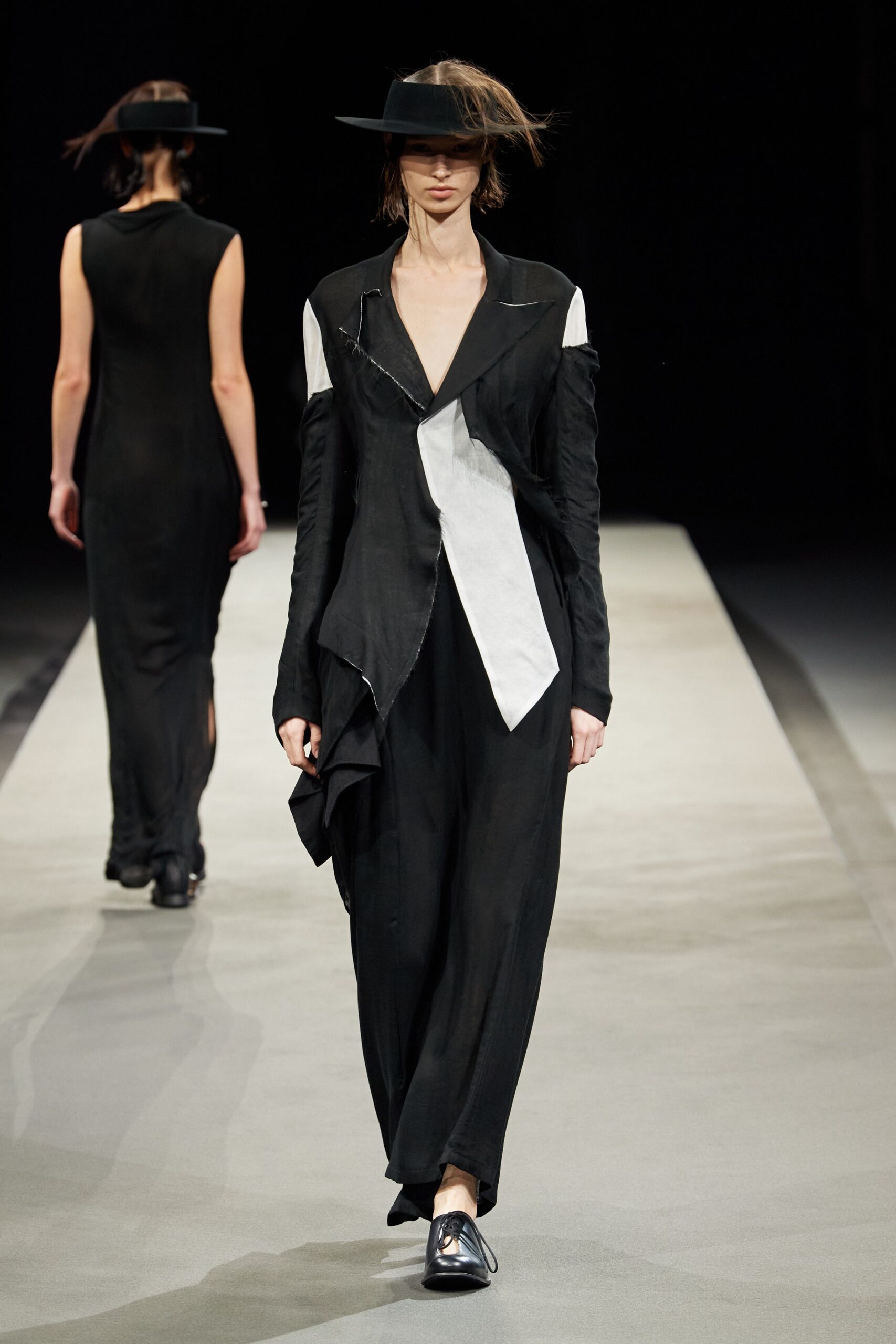 Yohji Yamamoto S/S 23 Look 11