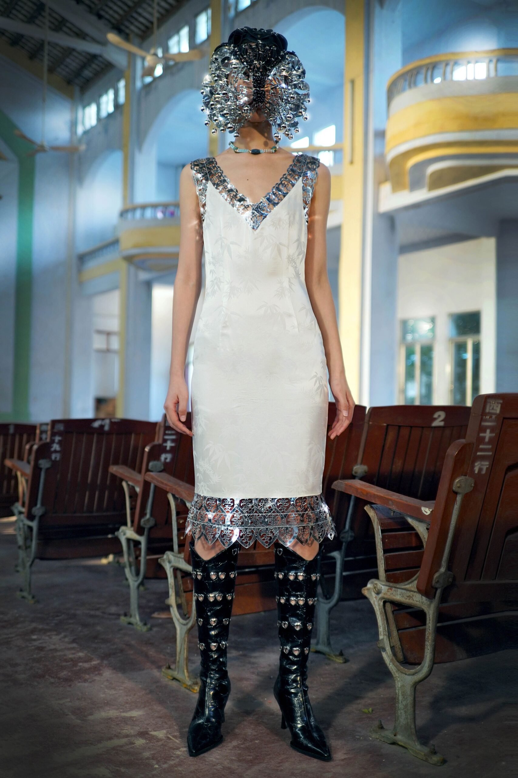 Yueqi Qi Shanghai F/W 22 Look 11