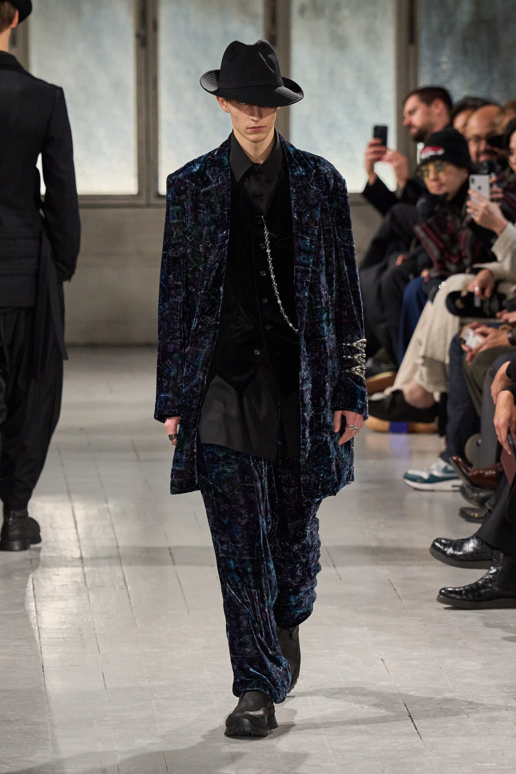 Yohji Yamamoto F/W 23 Menswear Look 12