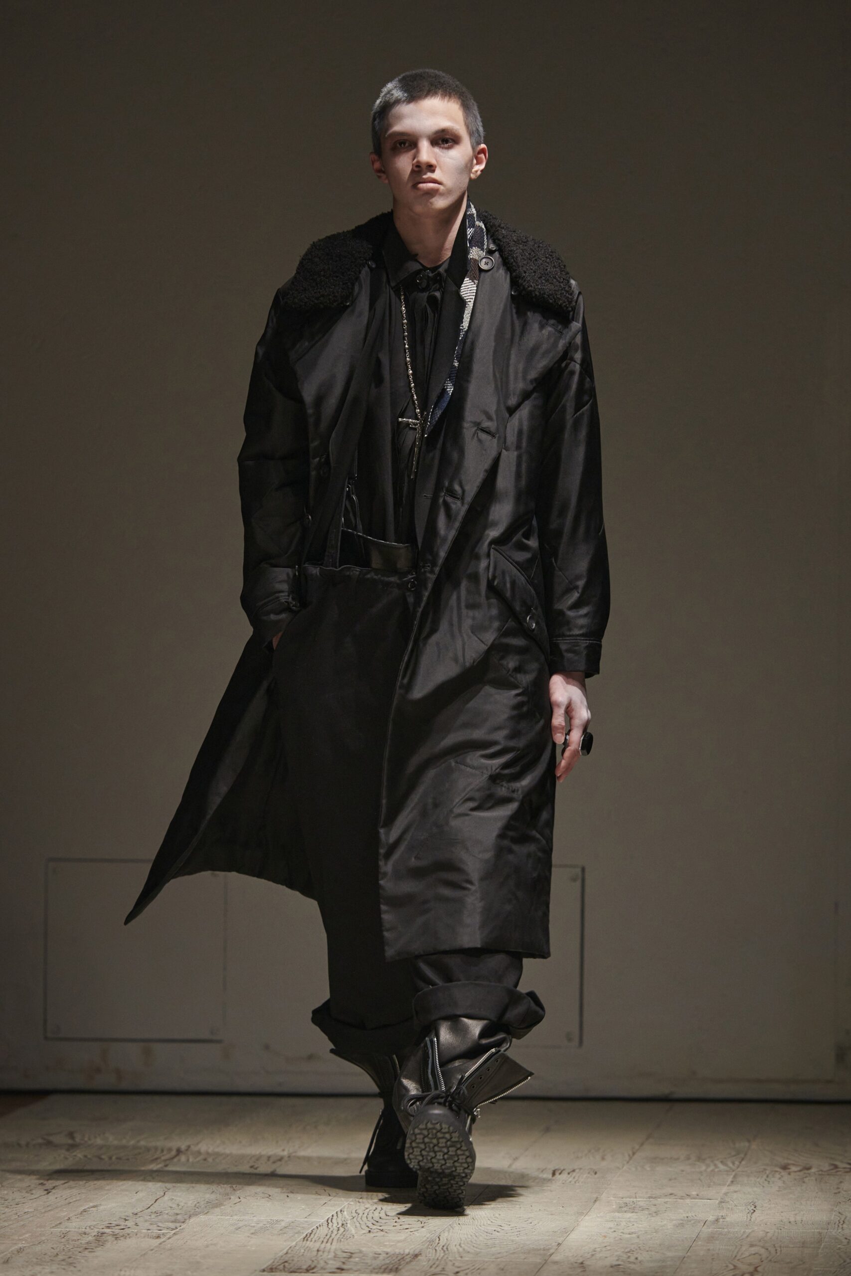 Yohji Yamamoto F/W 22 Menswear Look 15