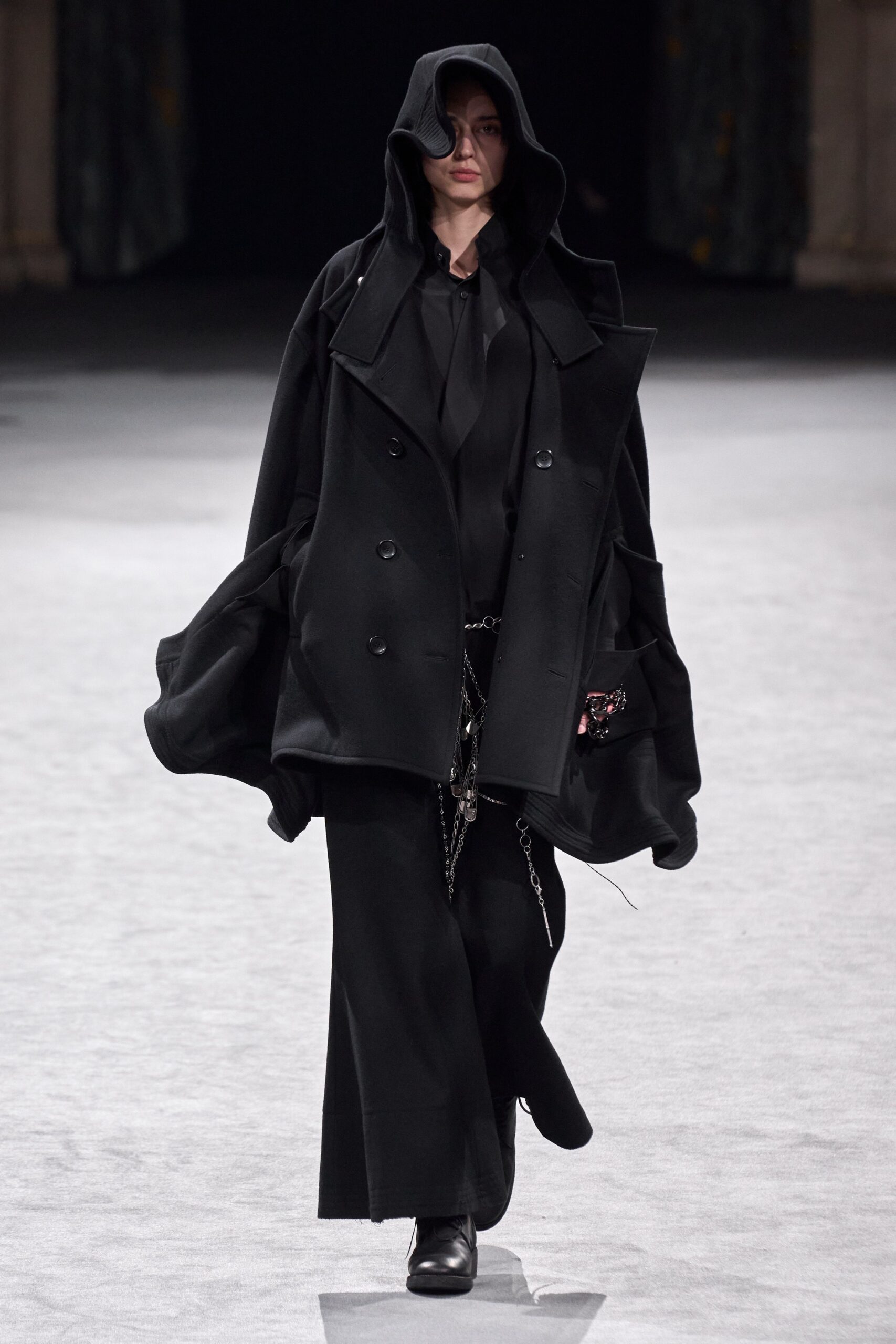 Yohji Yamamoto F/W 23 Look 15