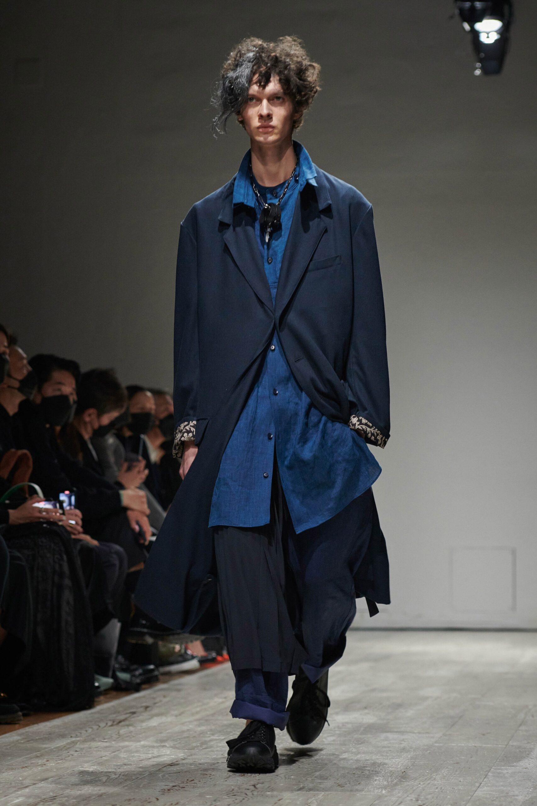 Yohji Yamamoto S/S 23 Menswear Look 15