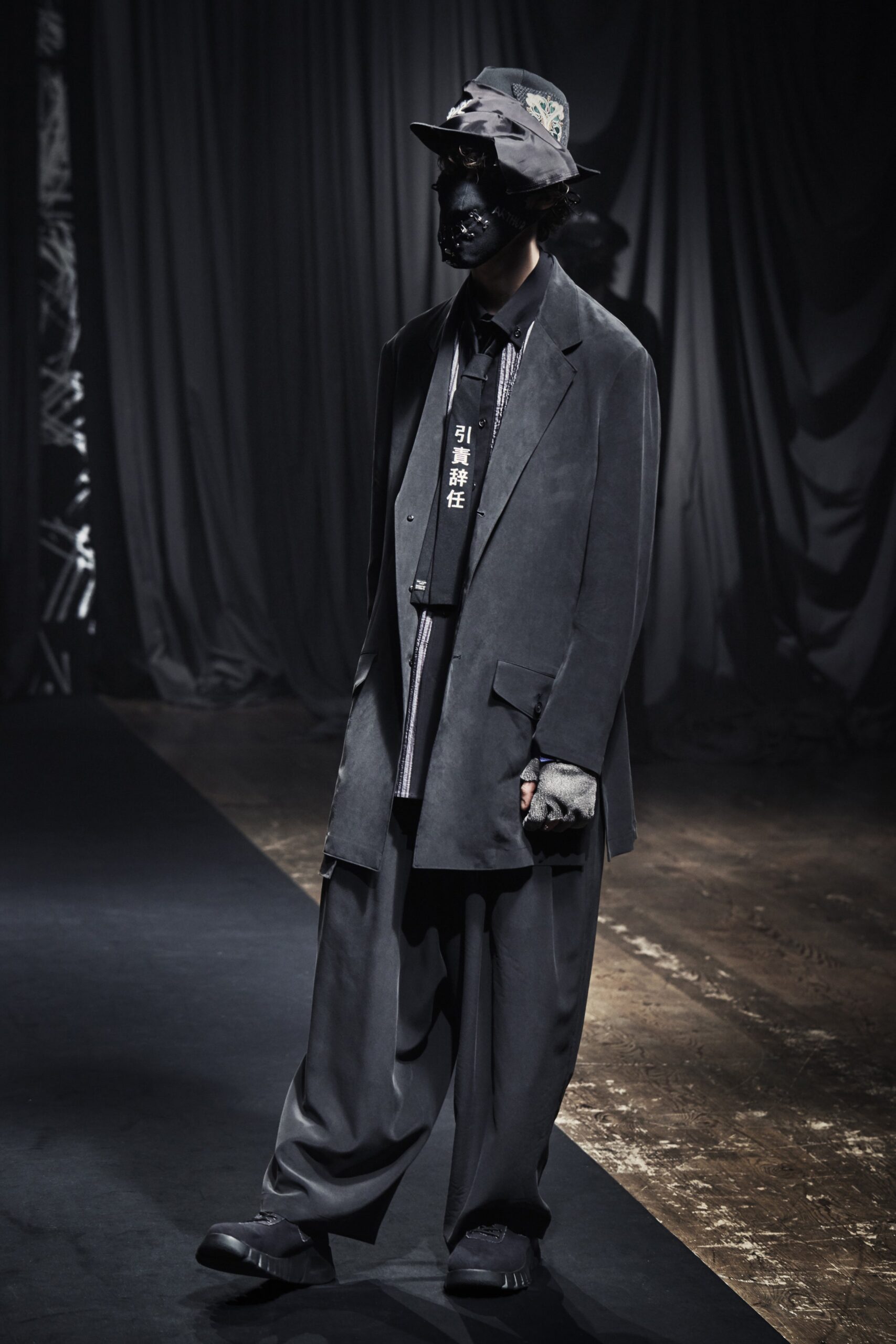 Yohji Yamamoto F/W 21 Menswear Look 16