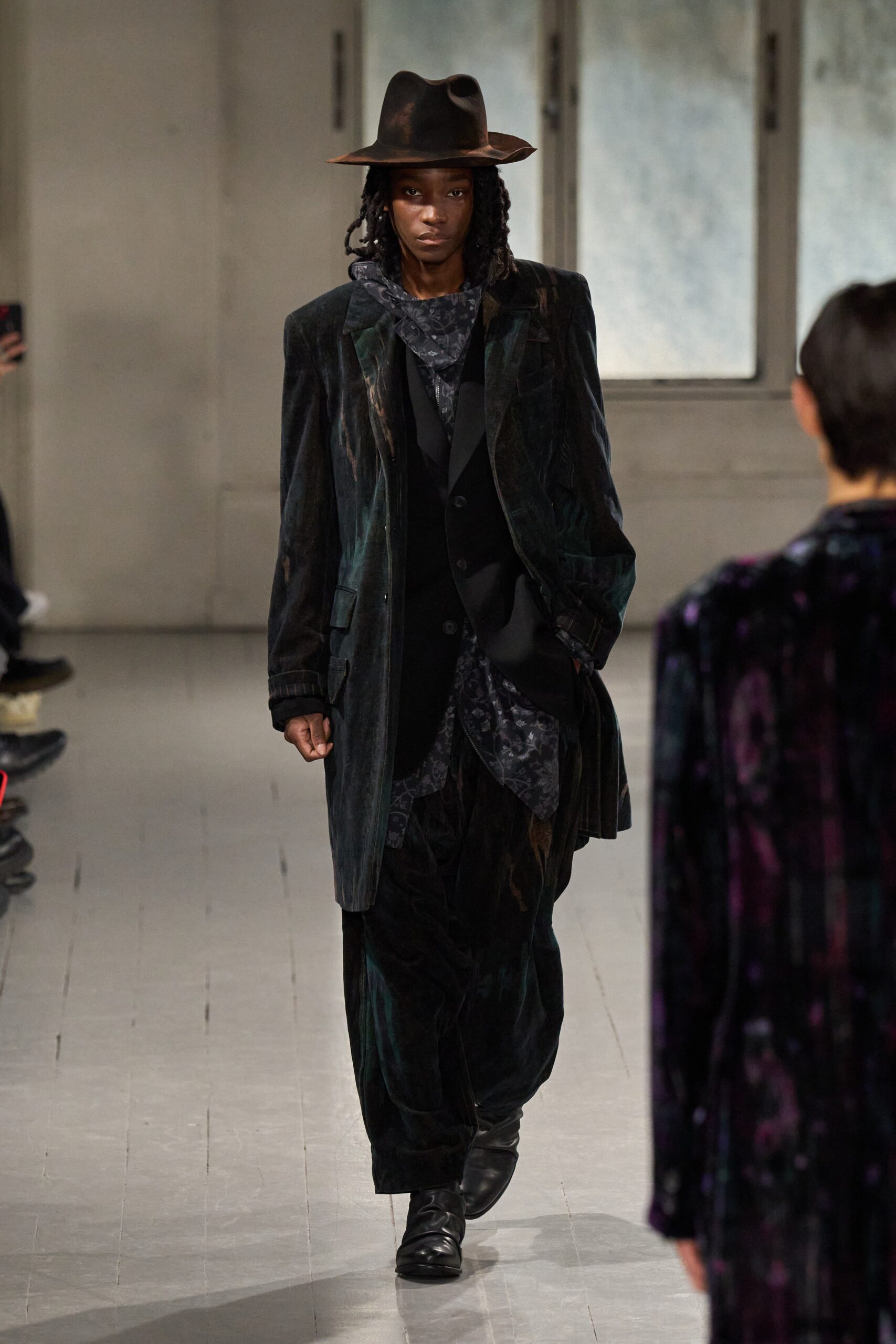Yohji Yamamoto F/W 23 Menswear Look 16