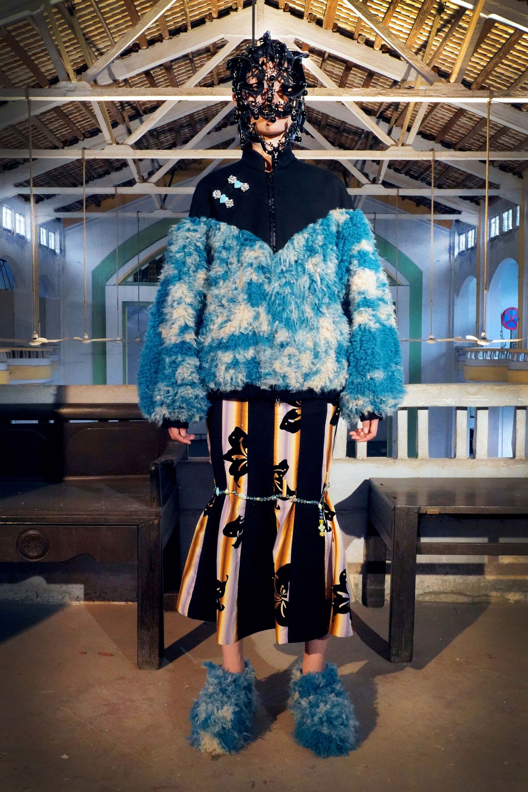 Yueqi Qi Shanghai F/W 22 Look 17