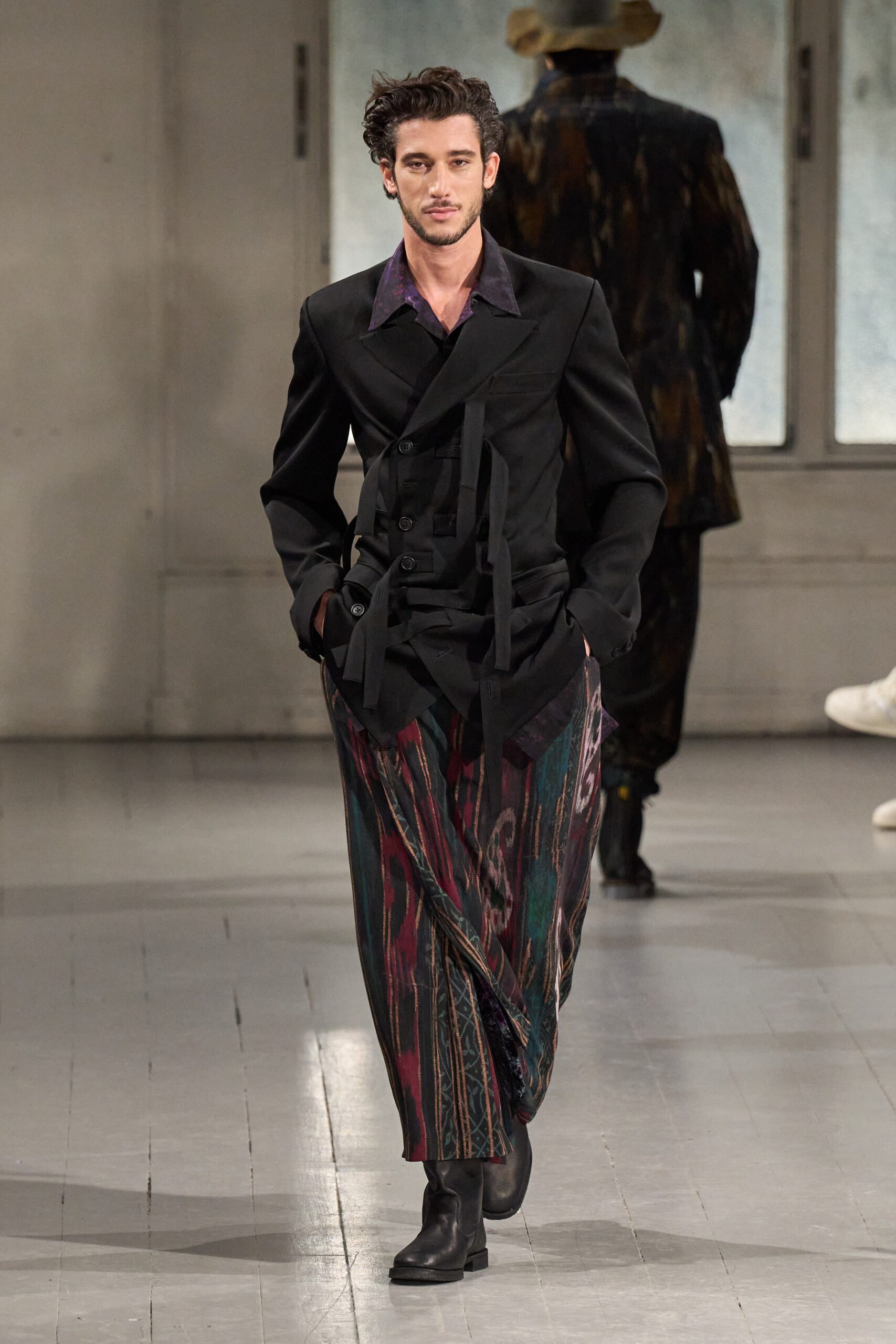 Yohji Yamamoto F/W 23 Menswear Look 18