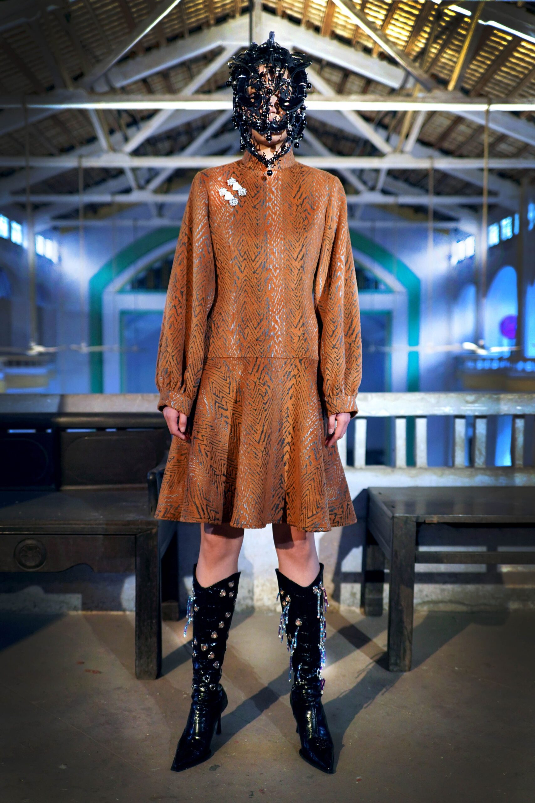 Yueqi Qi Shanghai F/W 22 Look 19