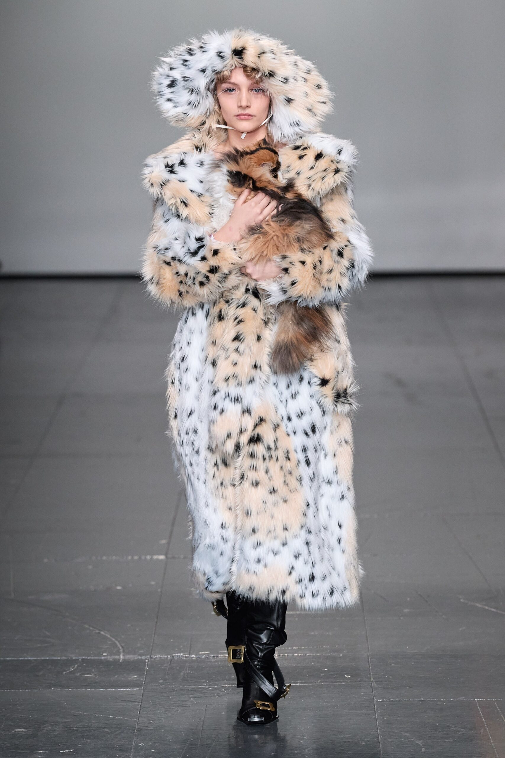 Yuhan Wang F/W 22 Look 20