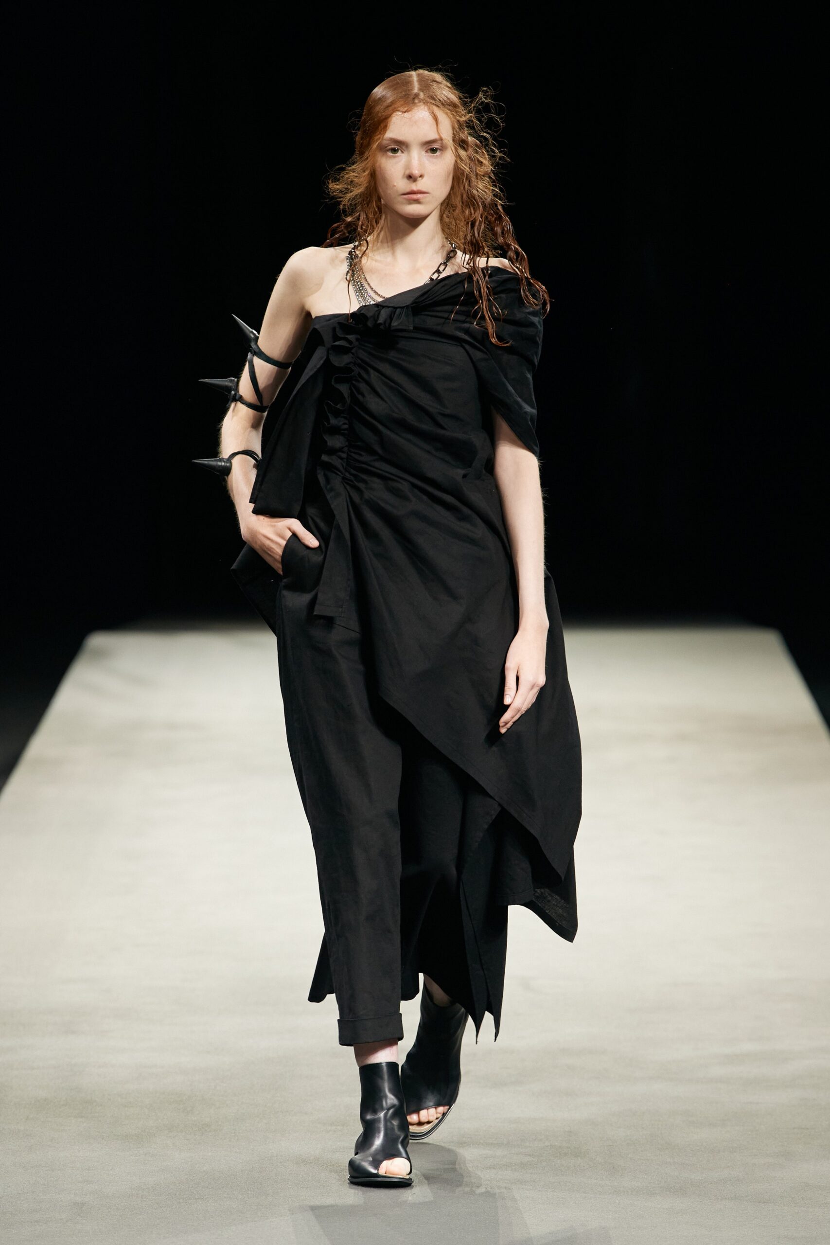 Yohji Yamamoto S/S 23 Look 22