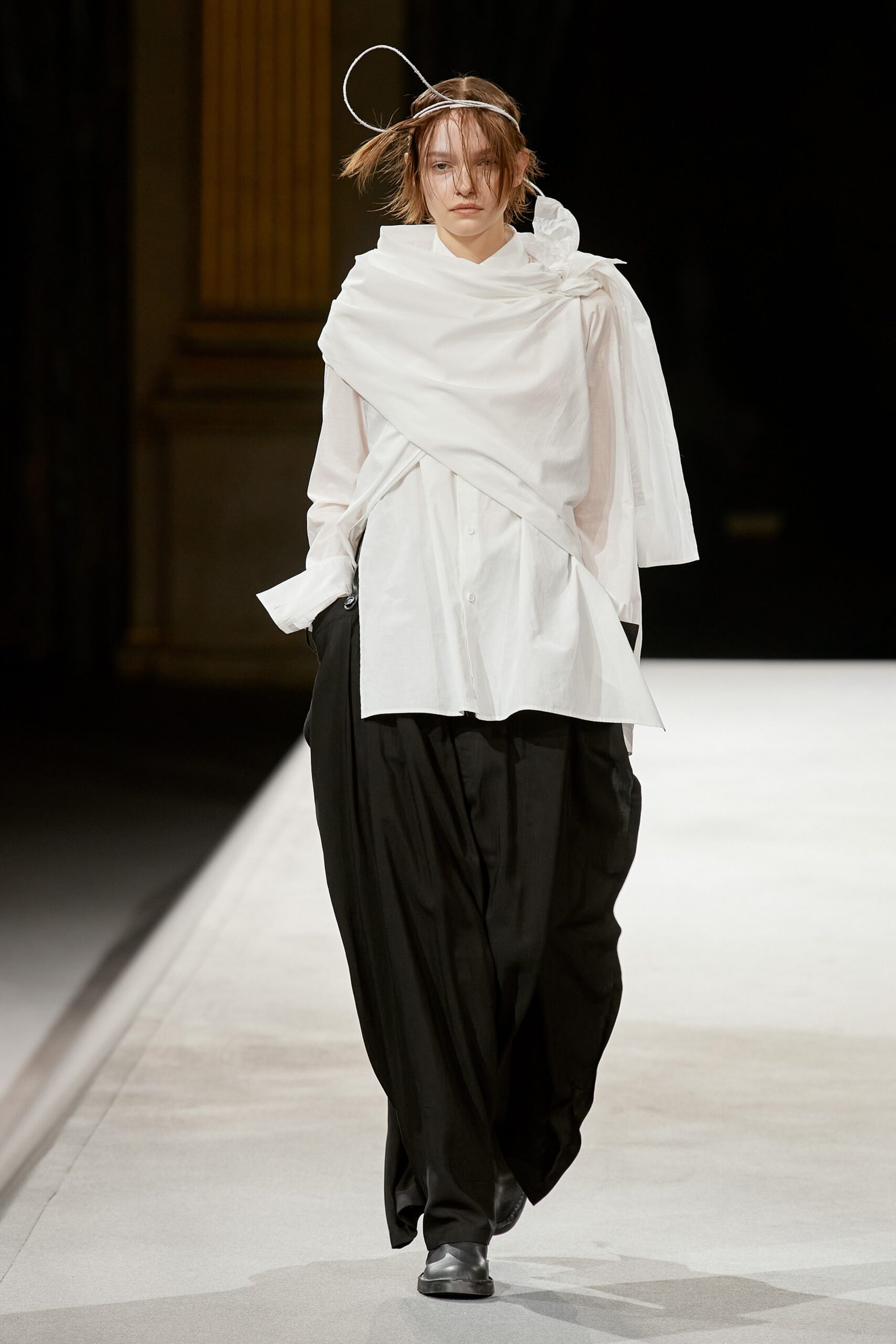 Yohji Yamamoto F/W 22 Look 23