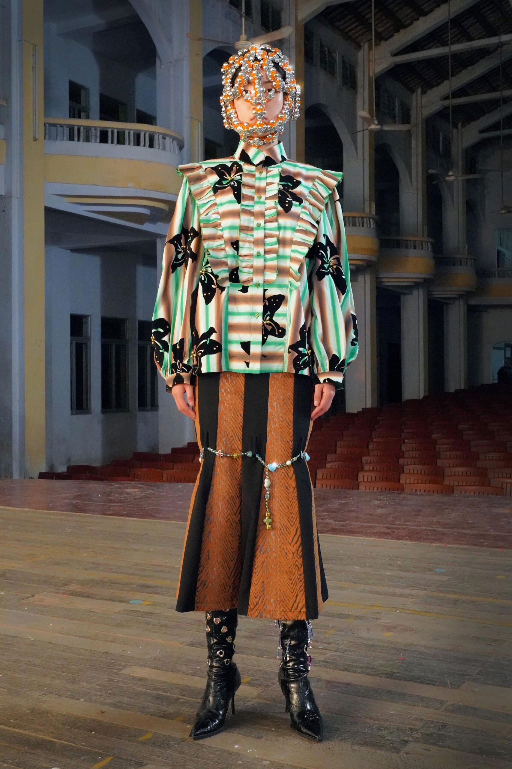 Yueqi Qi Shanghai F/W 22 Look 24